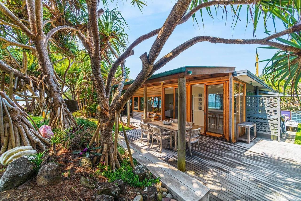 Fuller Holidays - Belongil Beachside Holiday home *