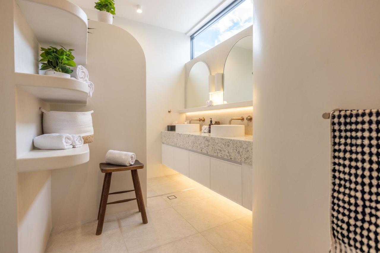 Cooee -brand New With Private Pool 350m To Beach!