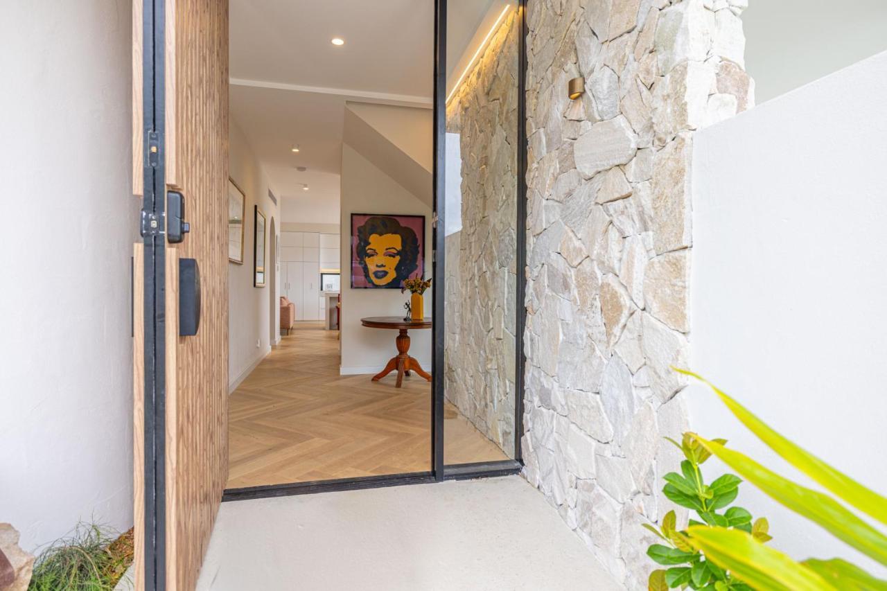 Cooee -brand New With Private Pool 350m To Beach!