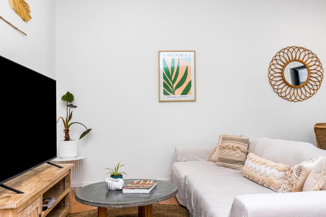 Sunlit Oasis: Modern Pet-friendly Retreat