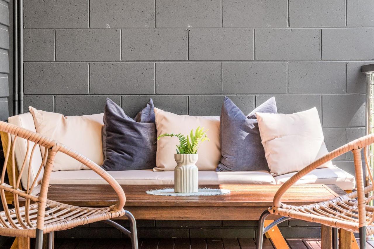 Sunlit Oasis: Modern Pet-friendly Retreat * Byron Bay