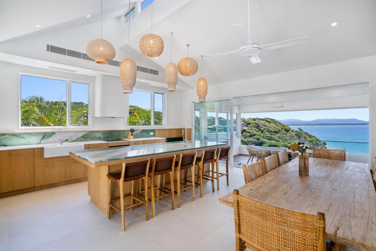 Surfside @ Wategos - 37 Brownell Drive, Wategos Holiday home *