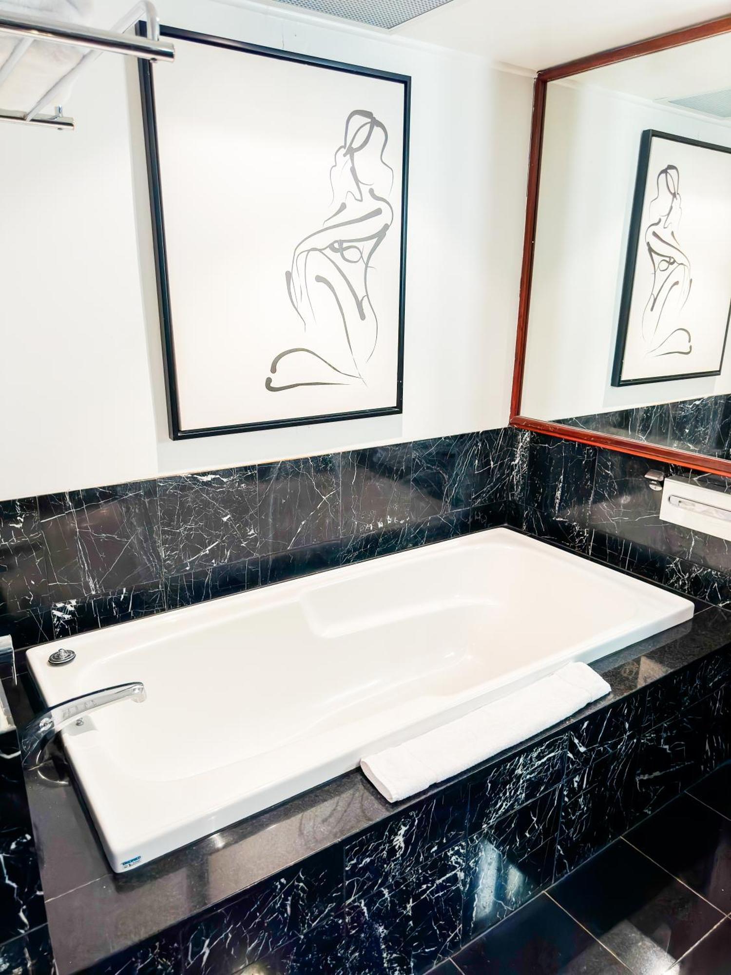 Waves Hotel 4*