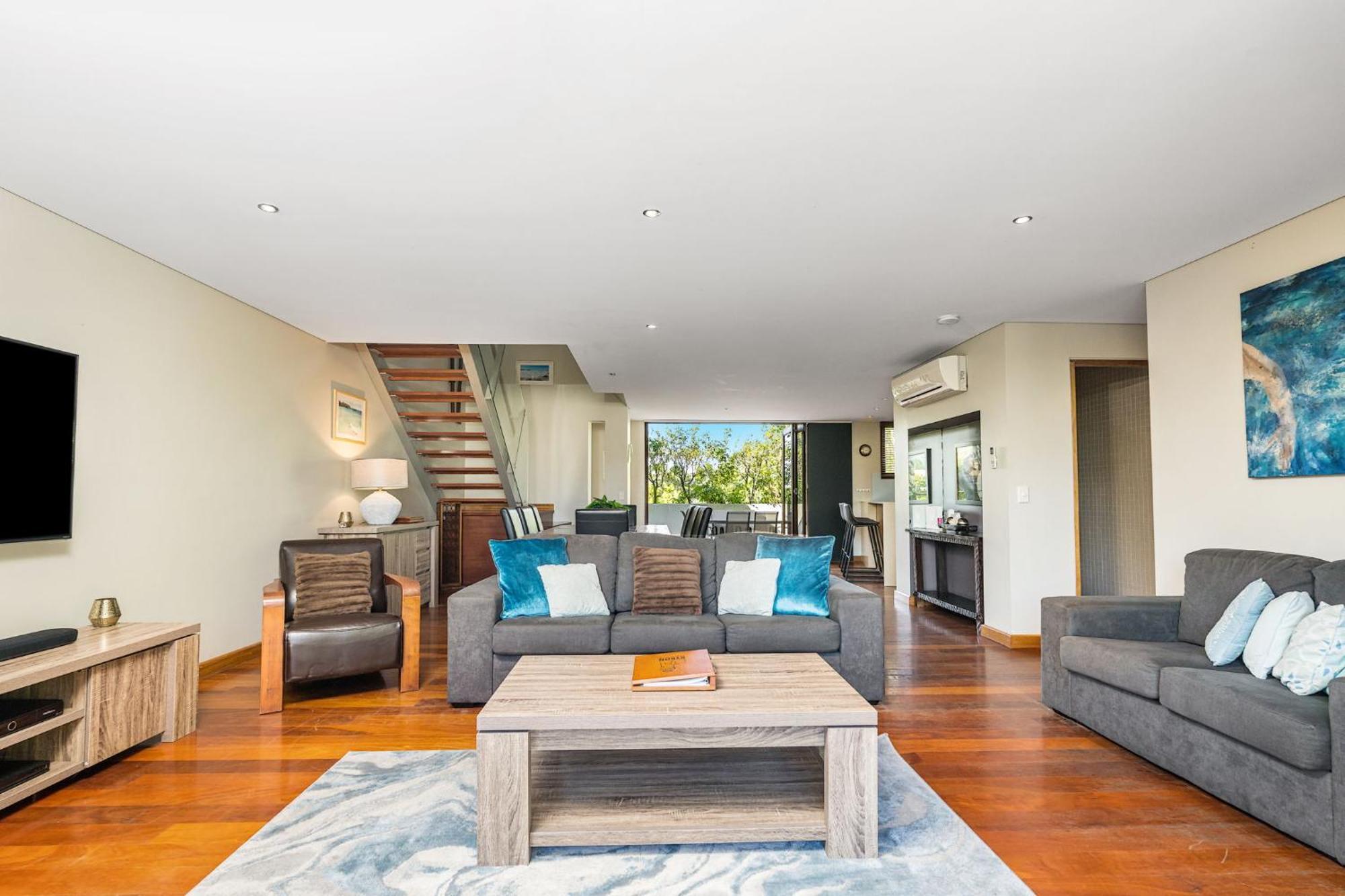 Apartment Unit 6 21-25 Fletcher Street - A Seventh Heaven *
