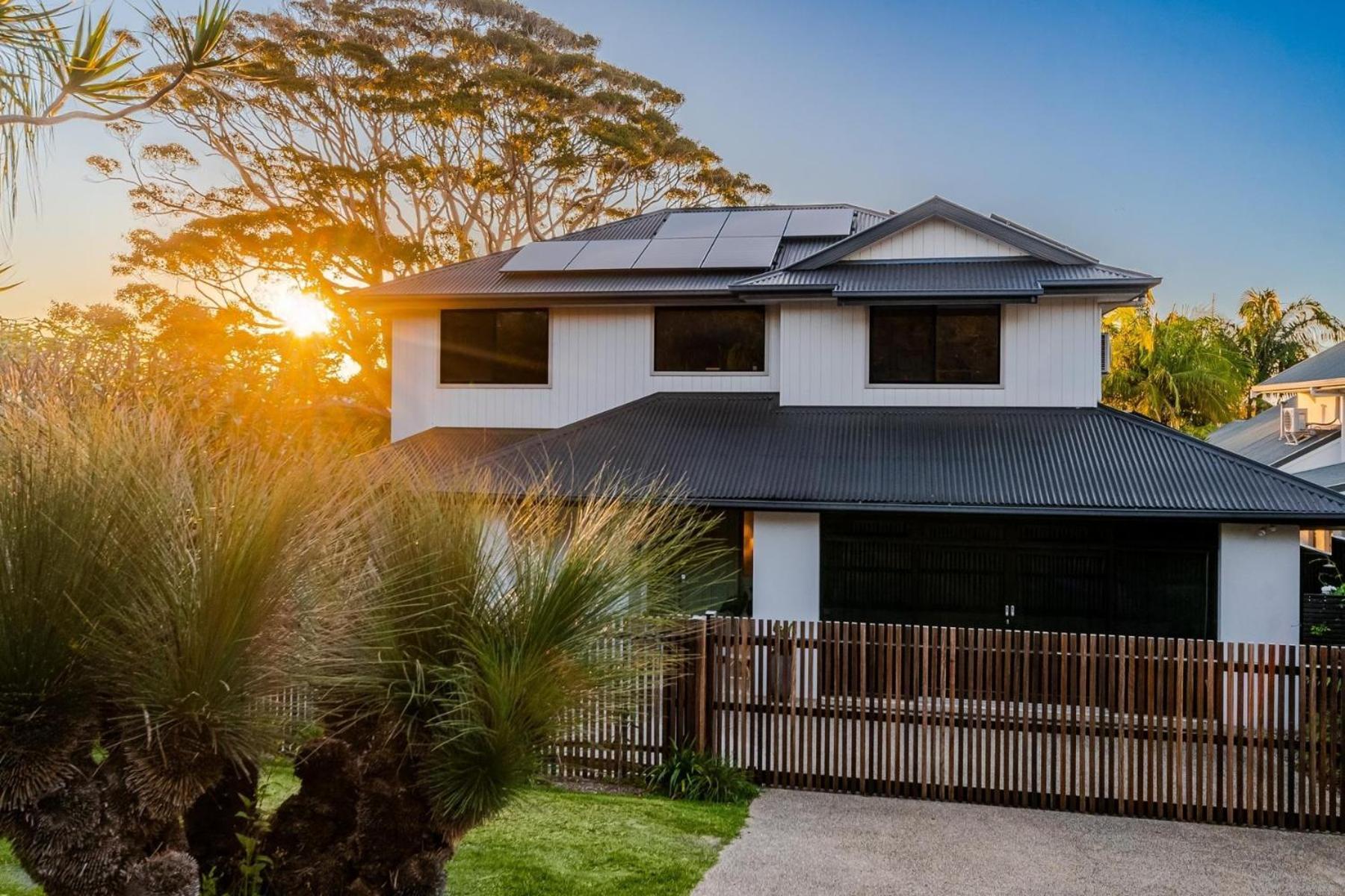 Holiday home - 60 Massinger St Sunset On Massinger Byron Bay
