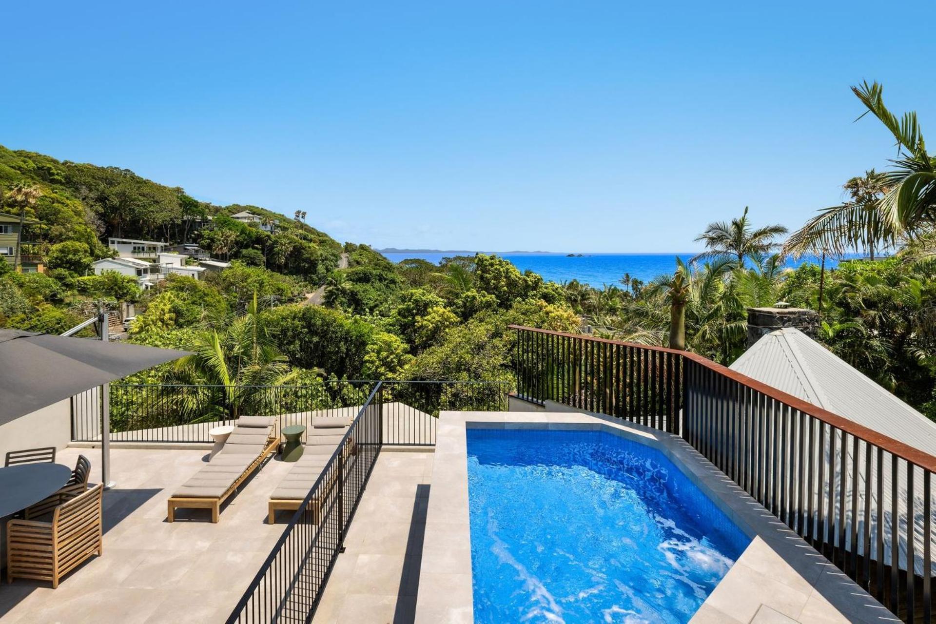 Moonrise - 4 Bedroom Designer Above Wategos Byron Bay