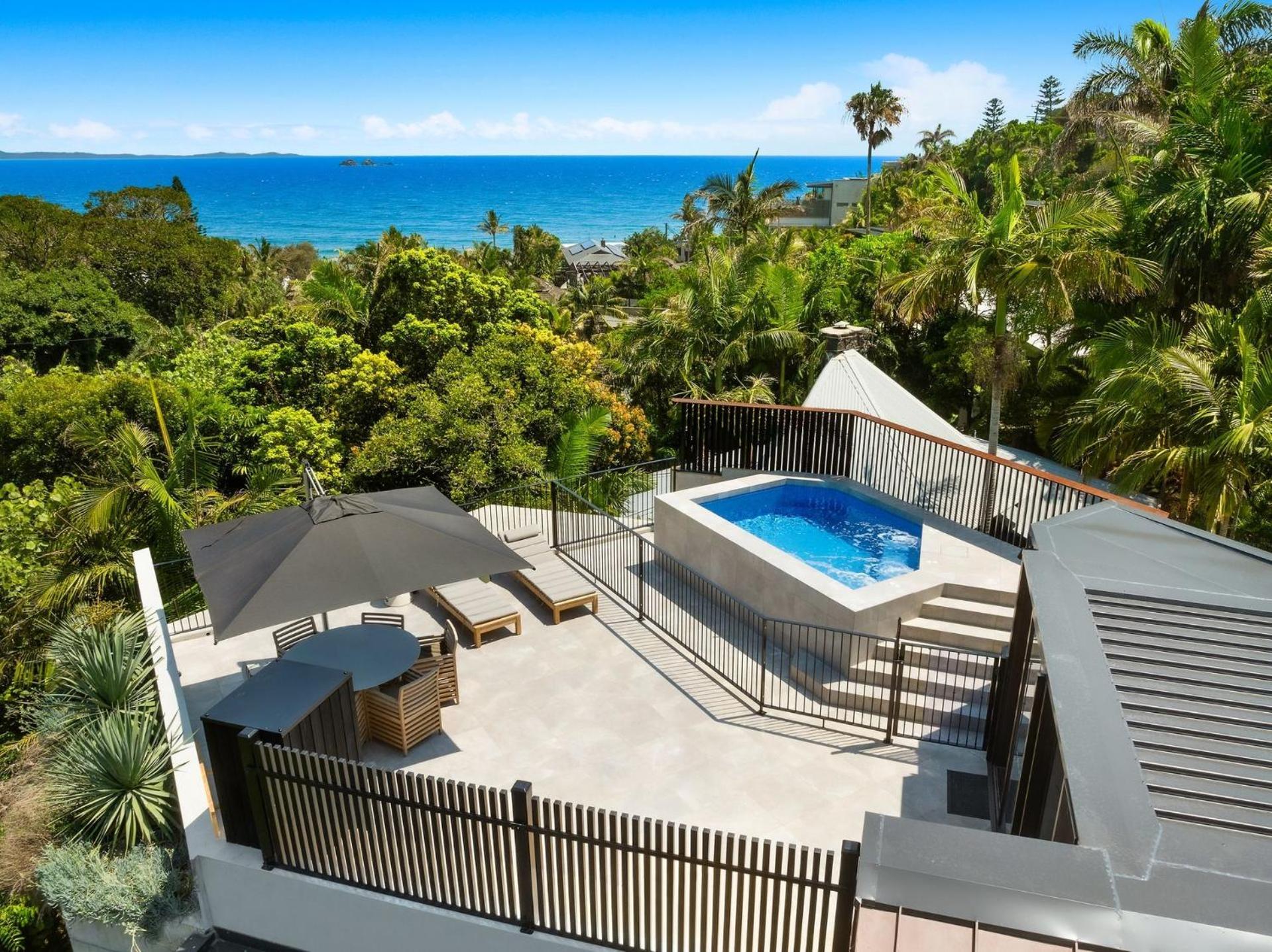 Holiday home Moonrise - 4 Bedroom Designer Above Wategos *