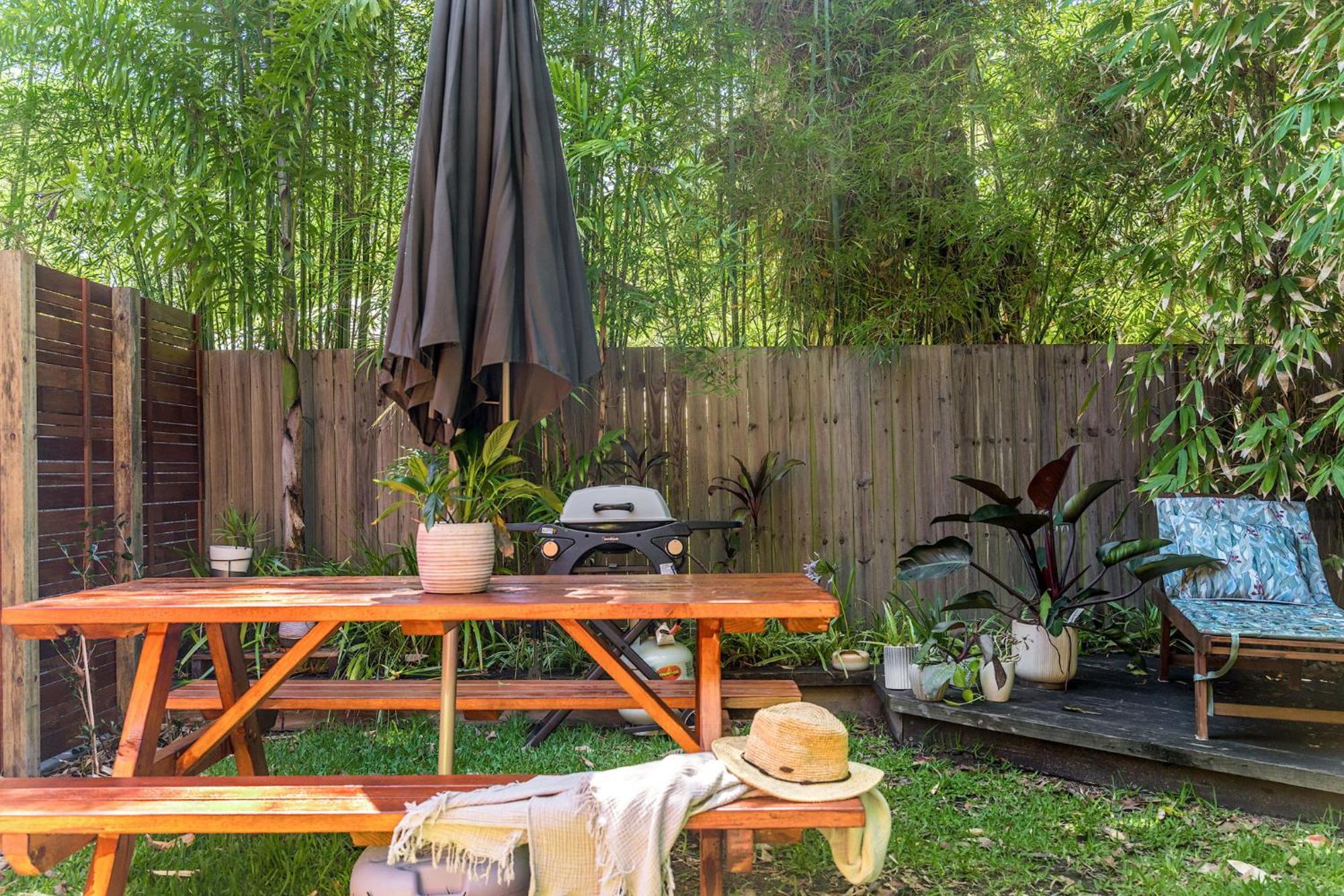 Holiday home Sunlit Oasis: Modern Pet-friendly Retreat *