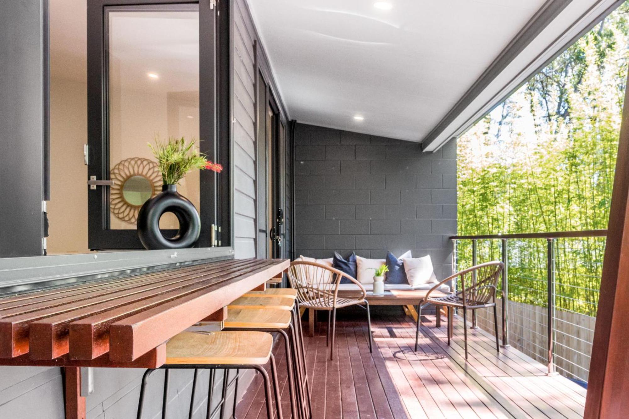 Sunlit Oasis: Modern Pet-friendly Retreat Holiday home