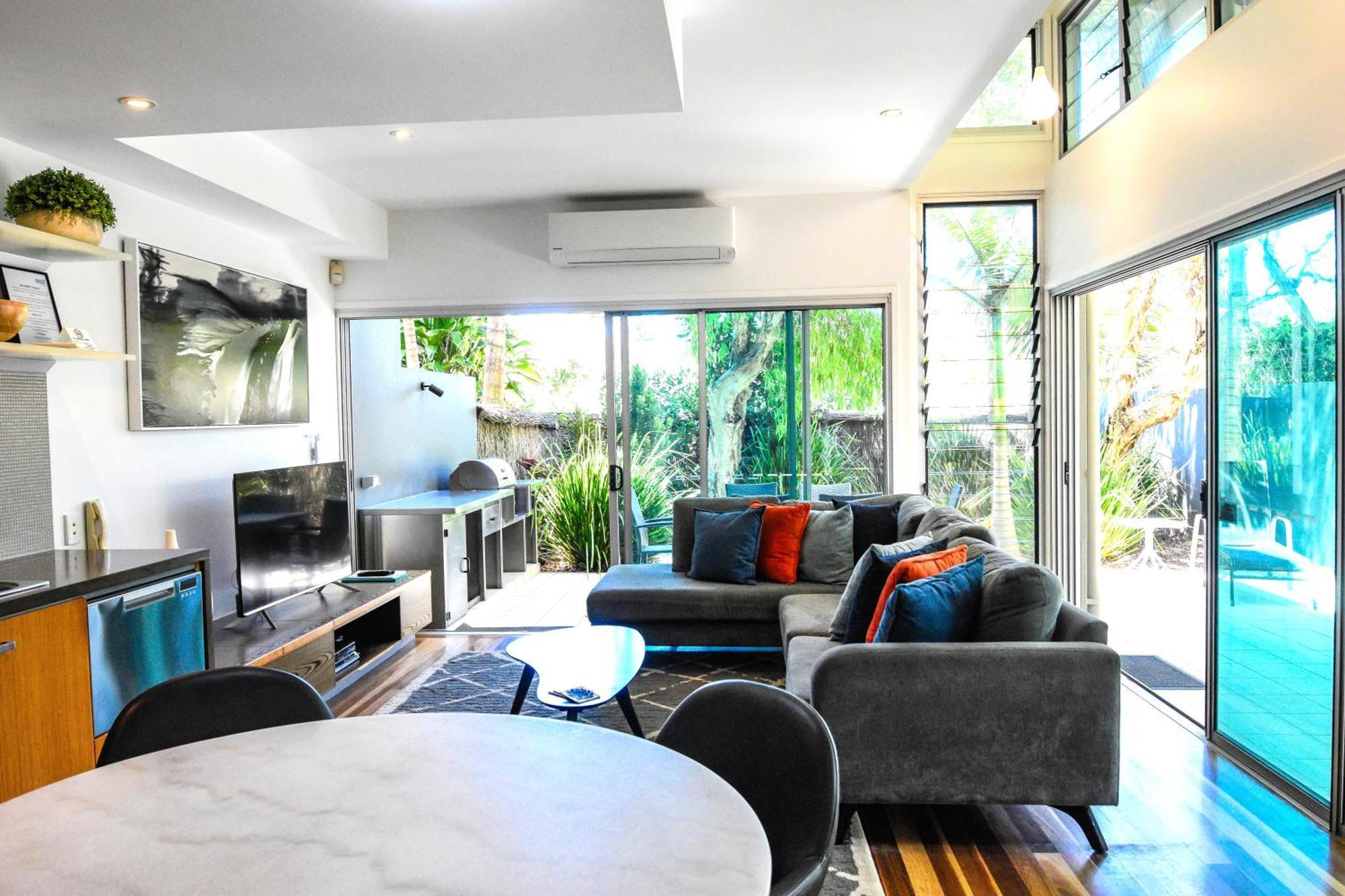 East On Byron 4*