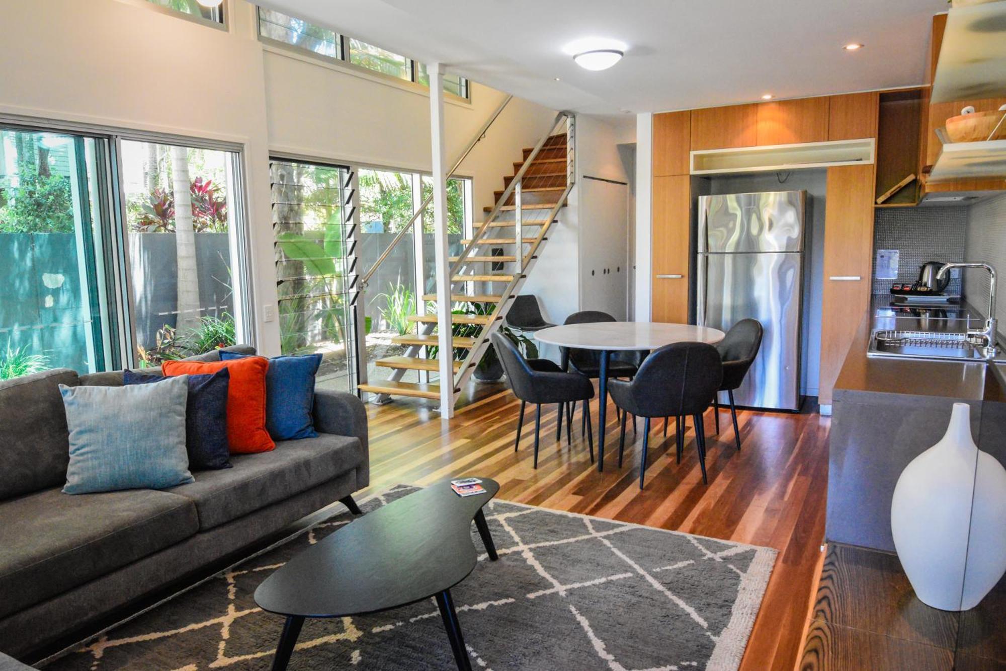 East On Byron 4*