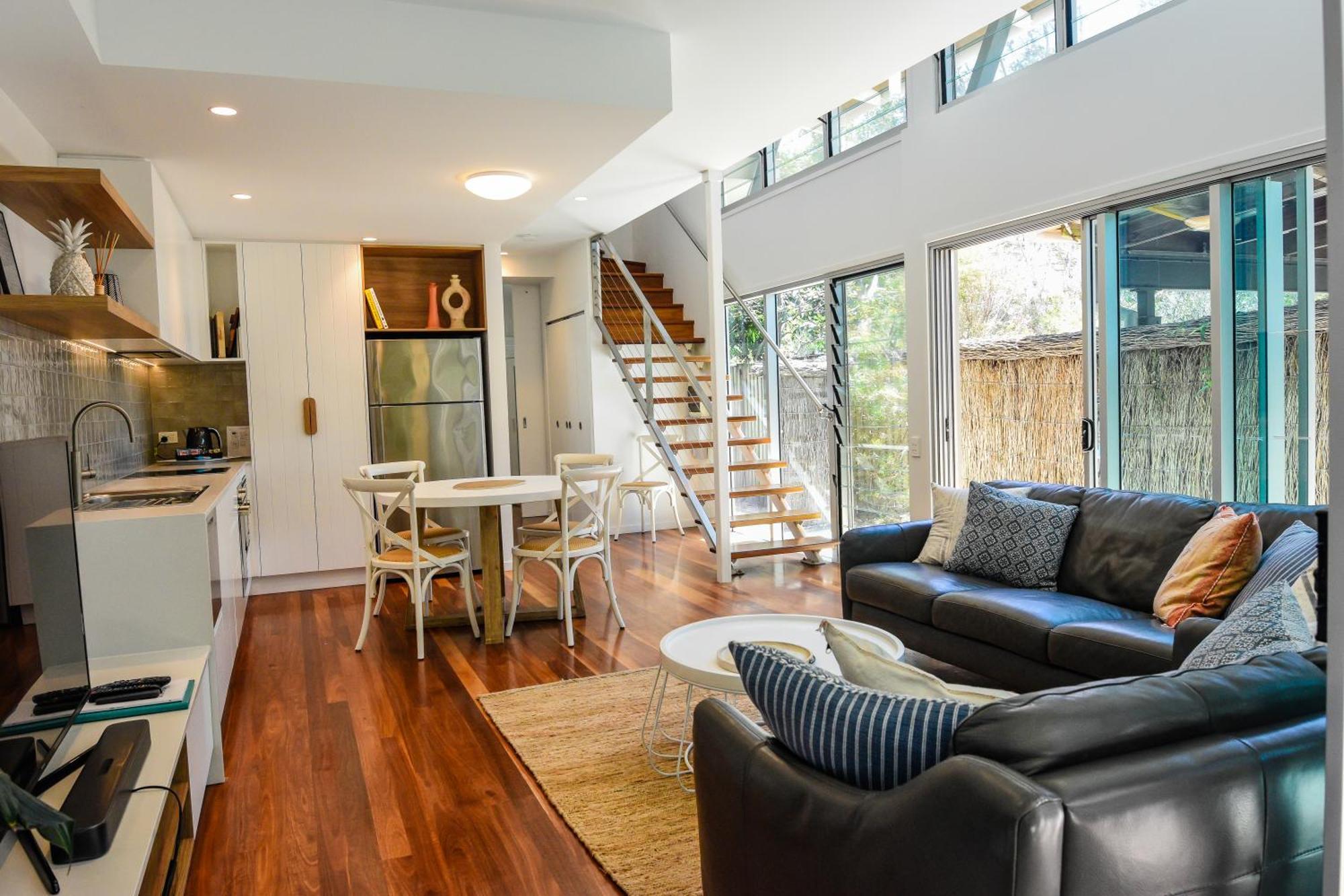 East On Byron 4*