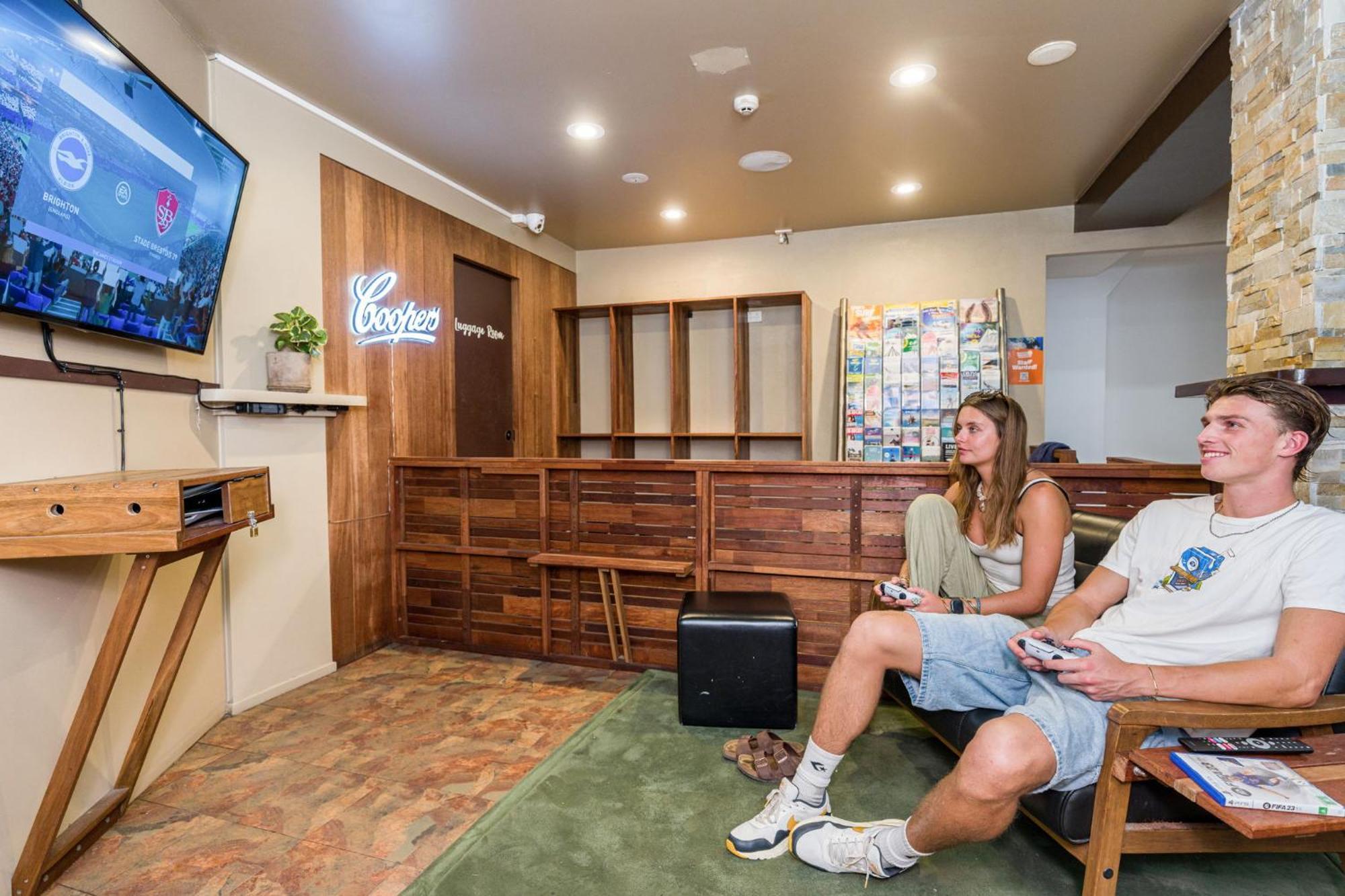 Aquarius Backpackers Hostel *