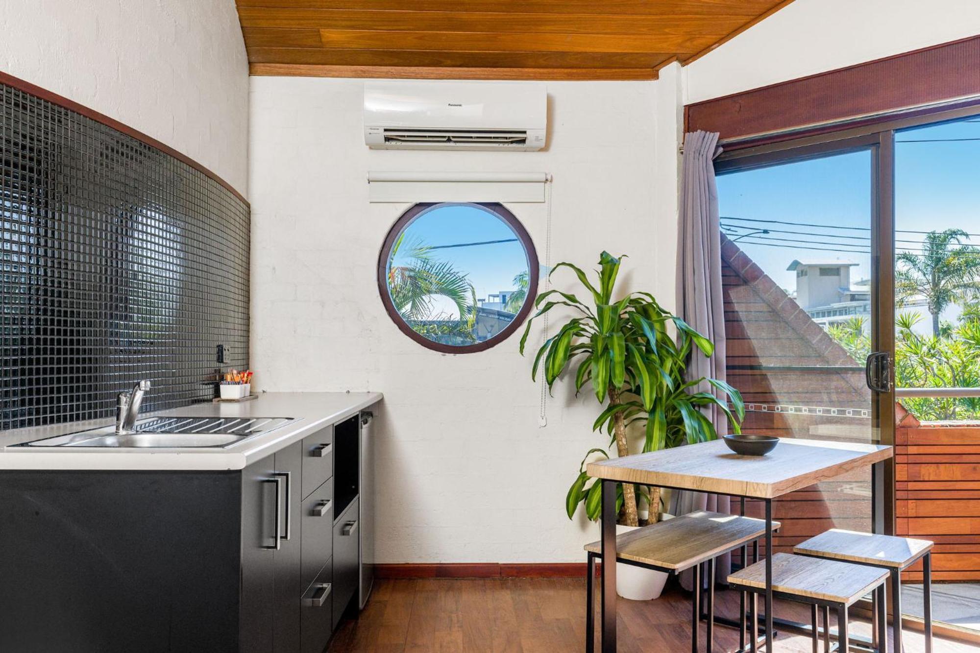 Aquarius Backpackers Hostel *