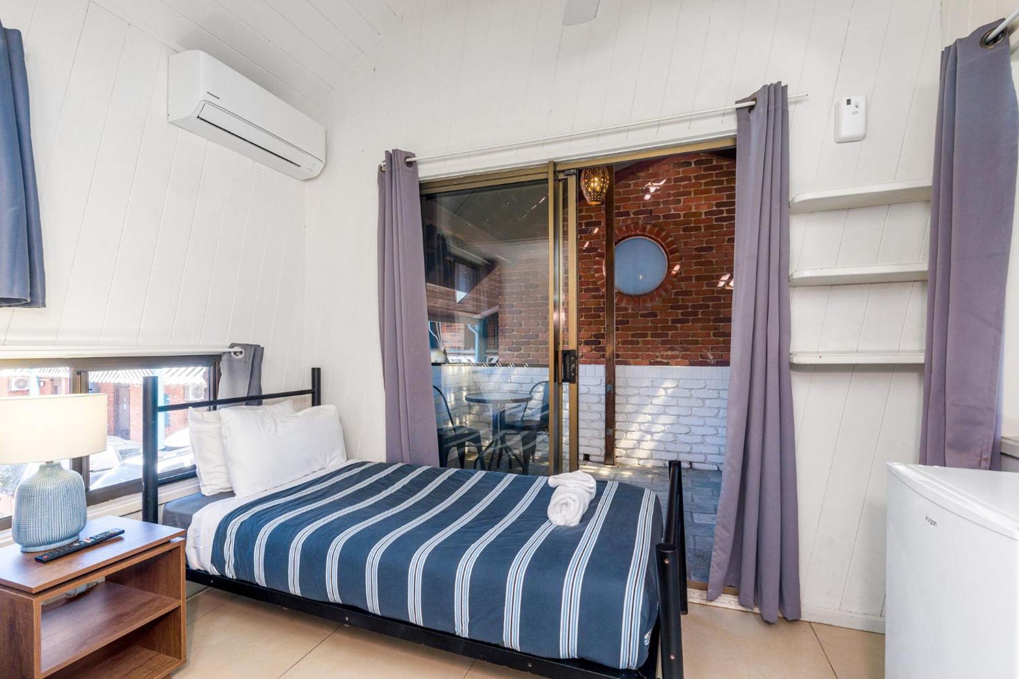 Aquarius Backpackers
