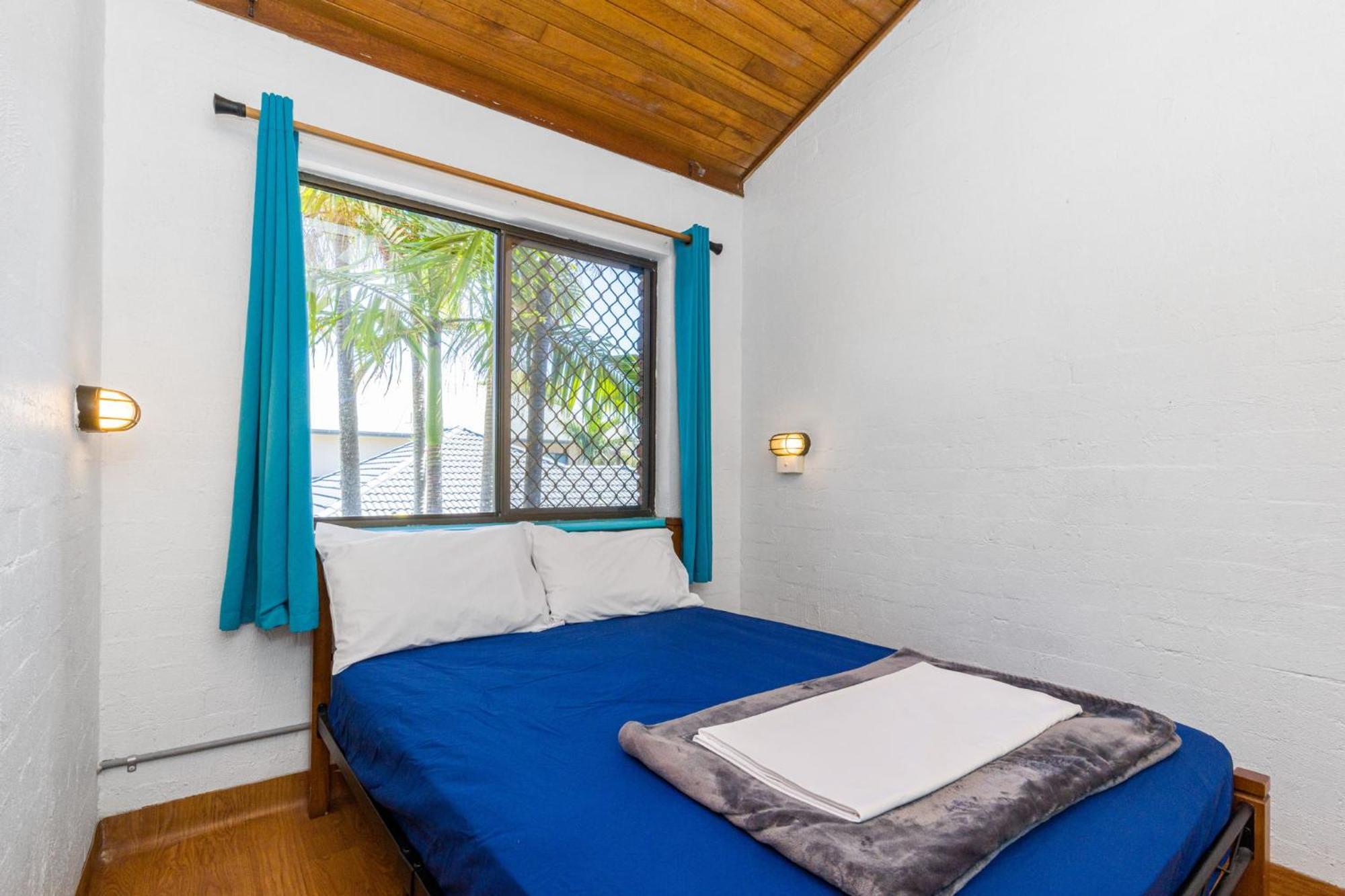 Aquarius Backpackers Hostel *