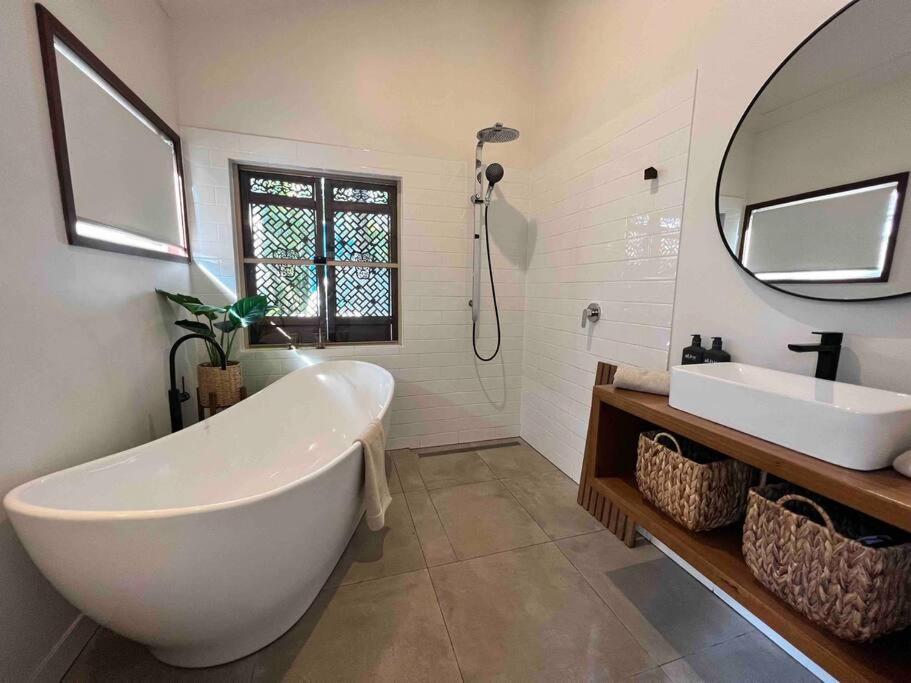 Bamboo House & Holiday home Byron Bay
