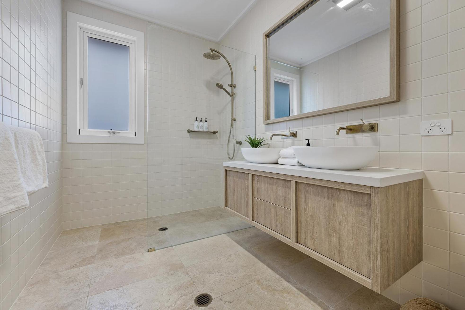 Fuller Holidays - The Cedrics 2 - Luxury With Swimming Pool Byron Town Holiday home *