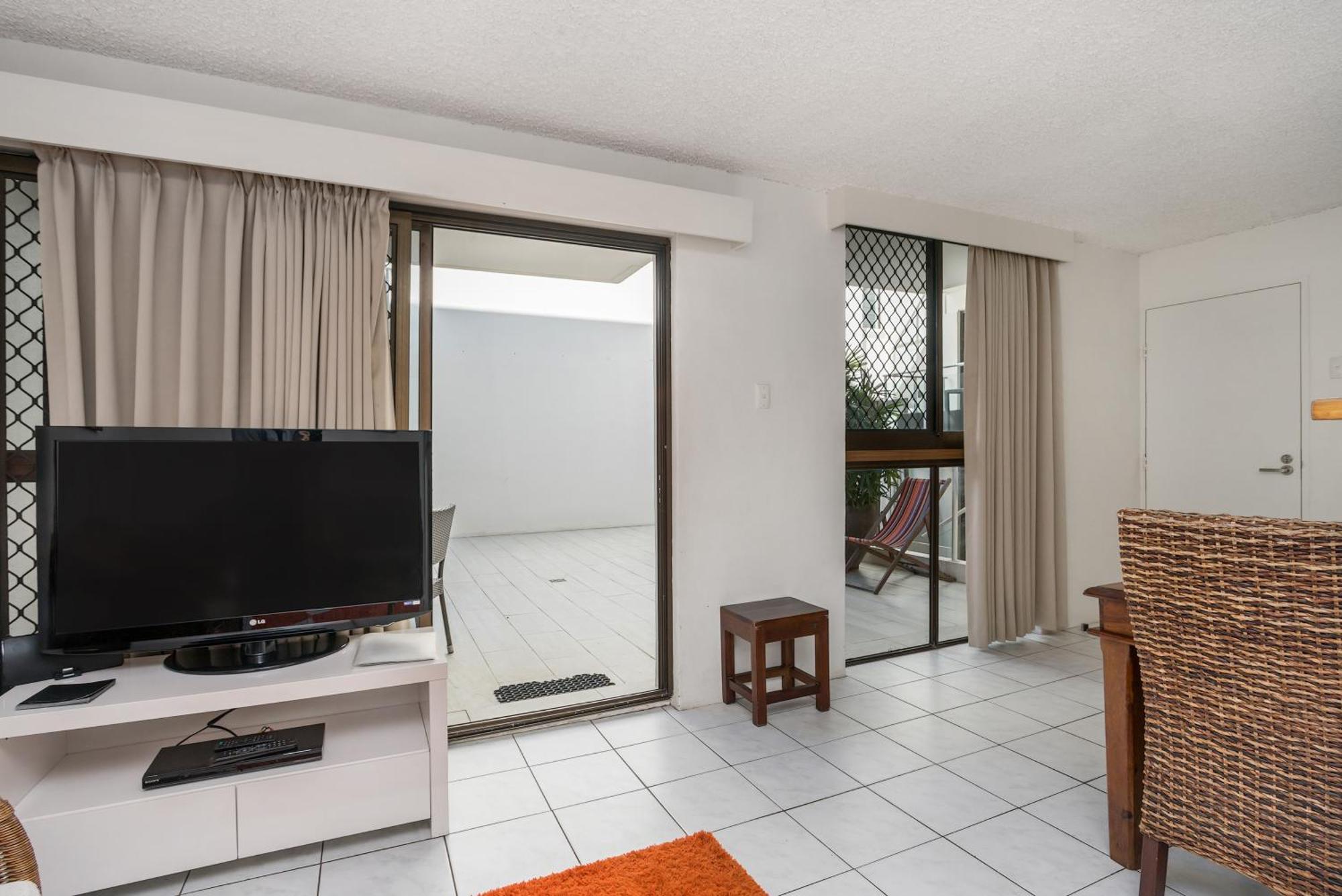 Bayview Beachfront Apartments, In Town Right On The Aparthotel Byron Bay