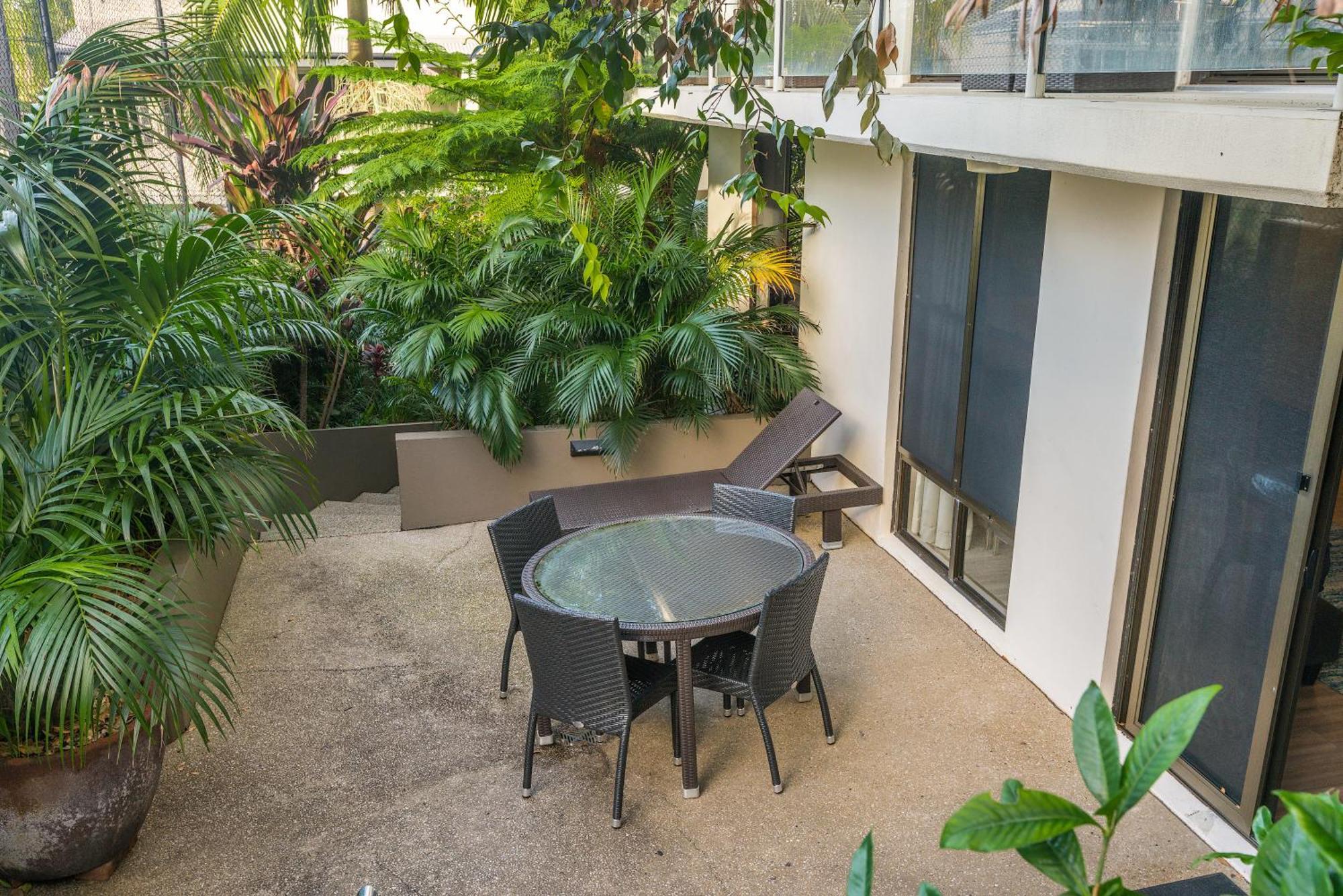 Bayview Beachfront Apartments, In Town Right On The Aparthotel Byron Bay
