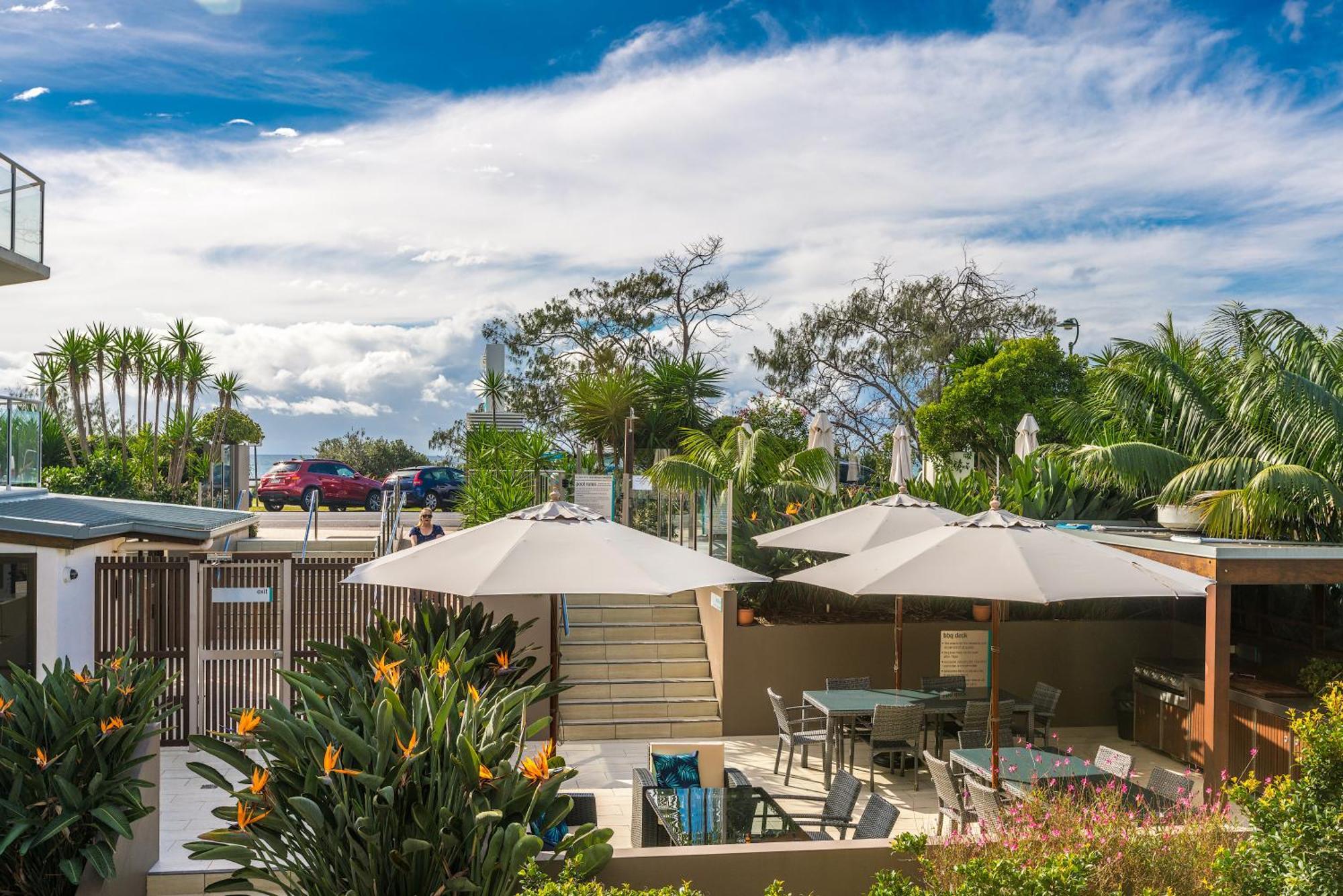 Bayview Beachfront Apartments, In Town Right On The 4*