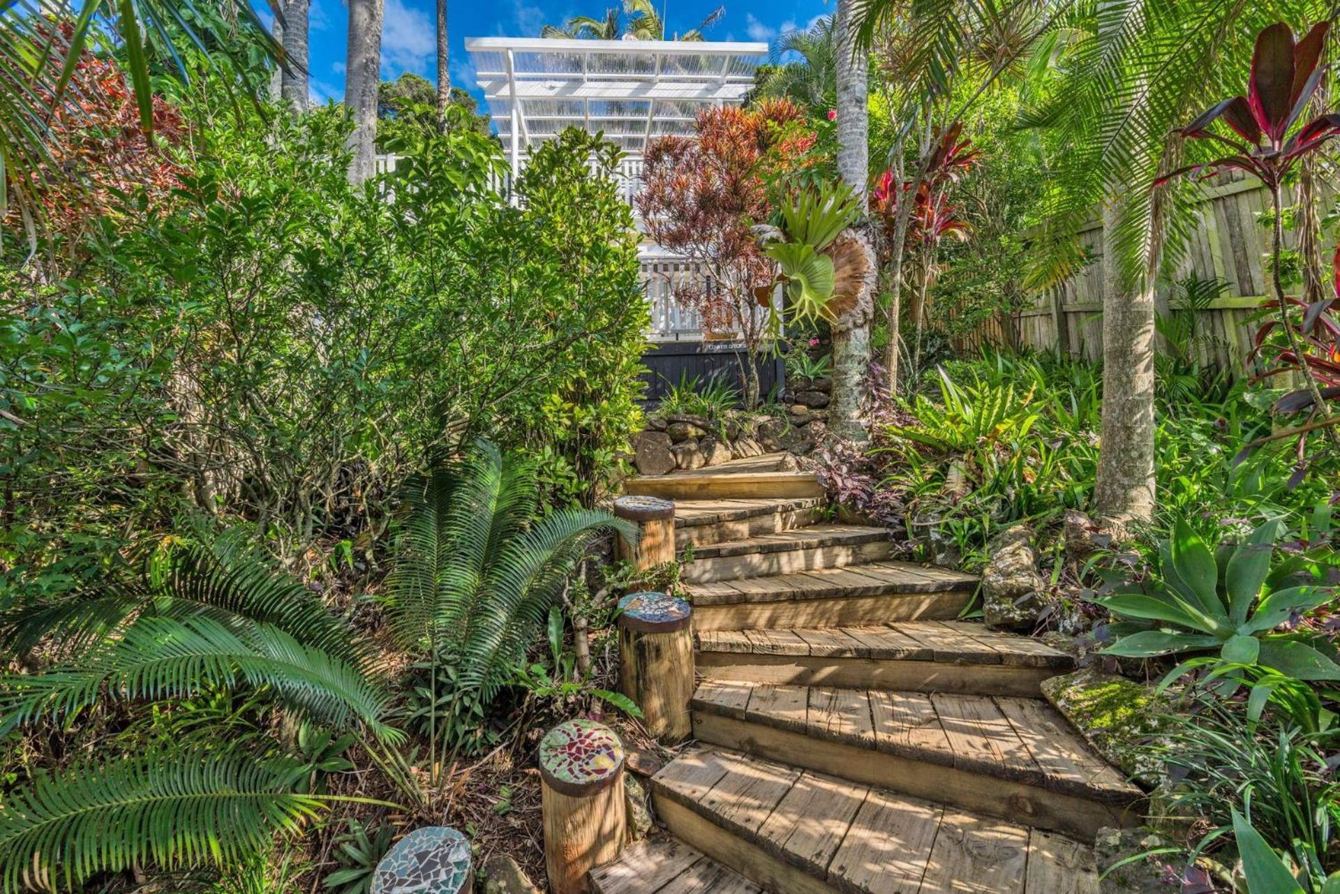 Upper Decks * Byron Bay