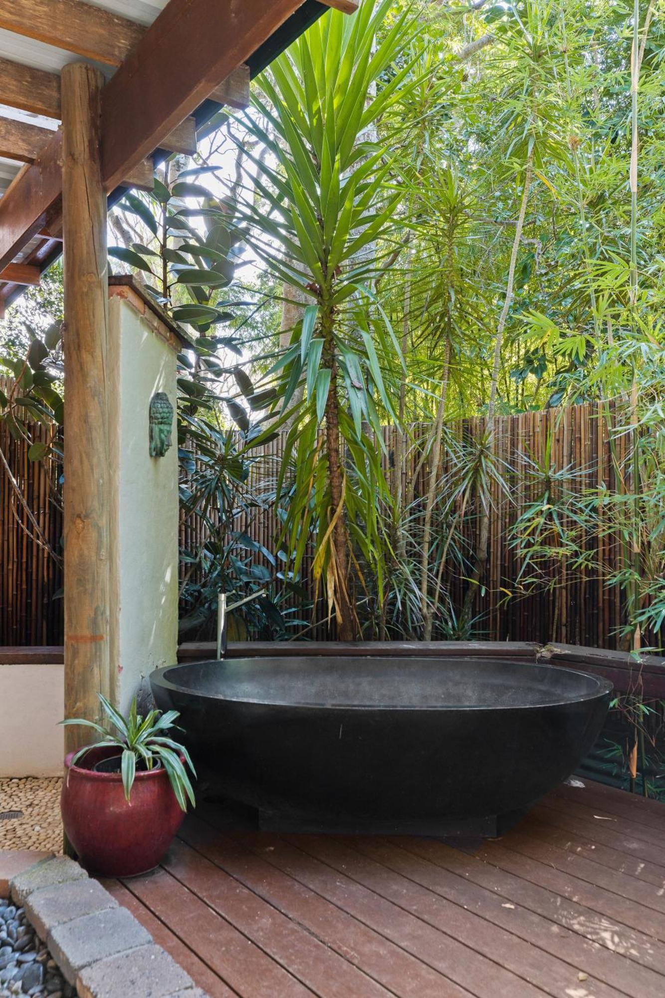 Lodge Garden Burees *