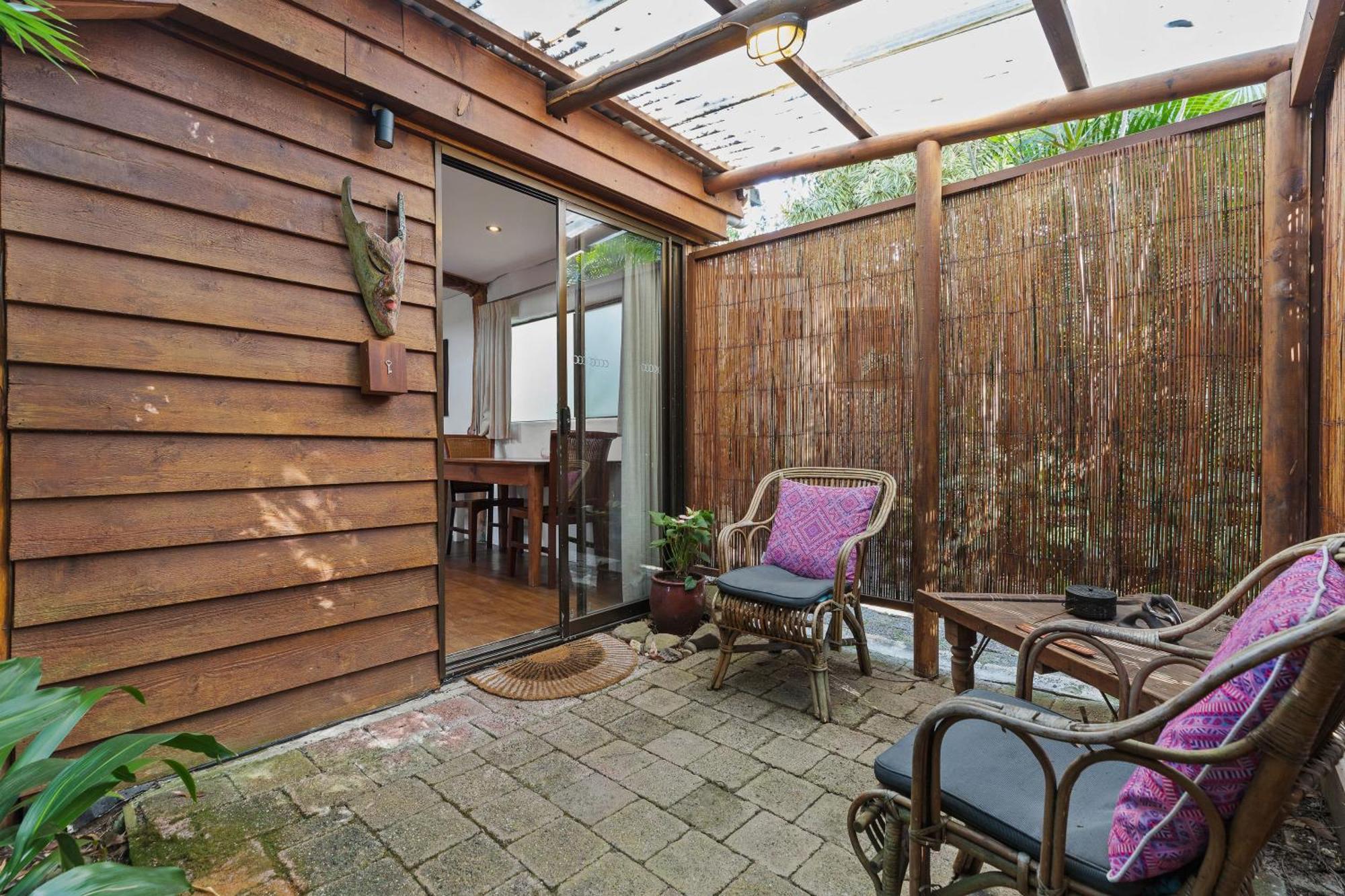 Lodge Garden Burees *
