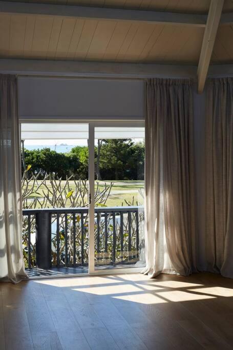 Barefoot - Beachfront * Byron Bay
