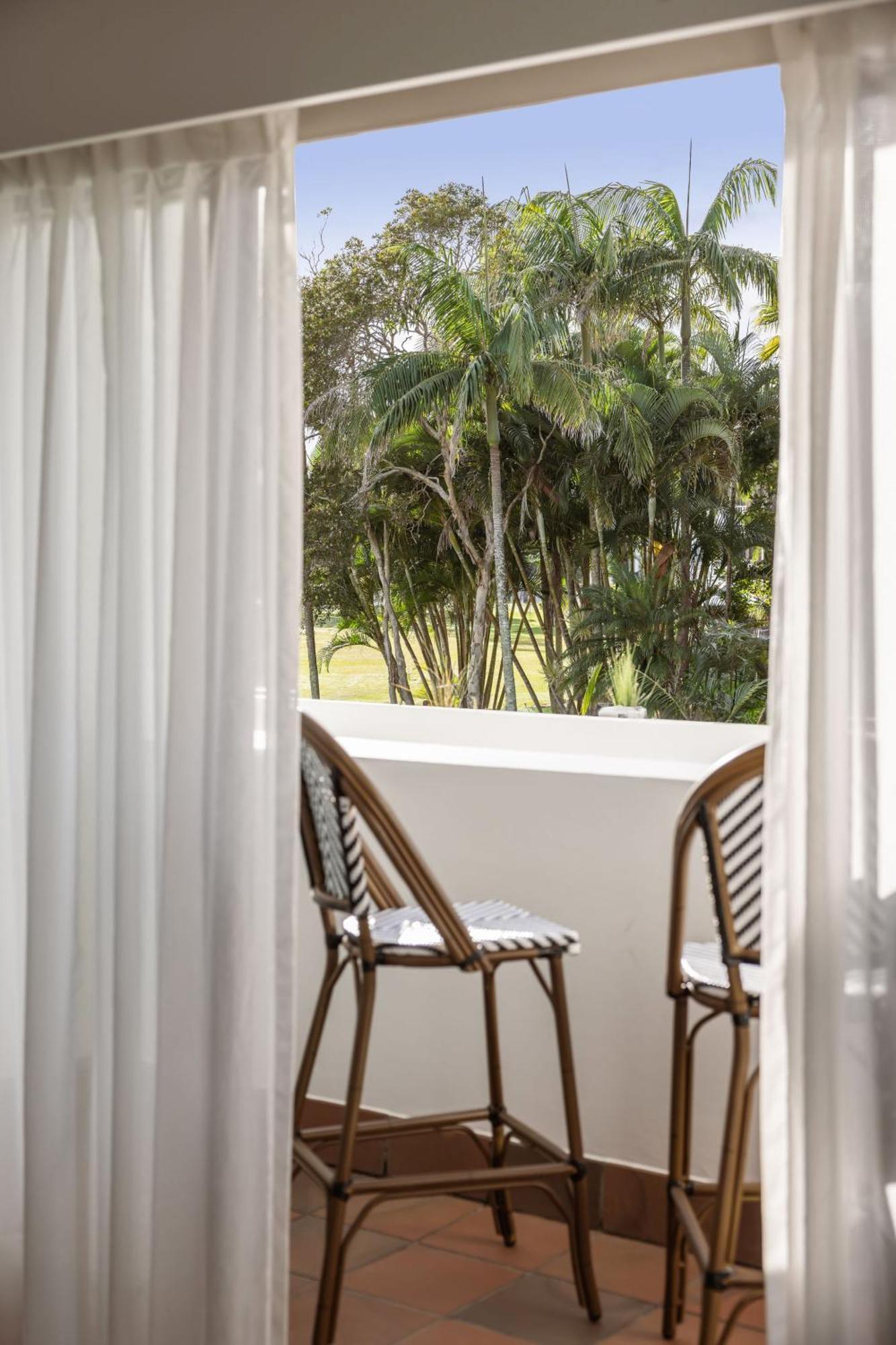Waves Hotel 4*