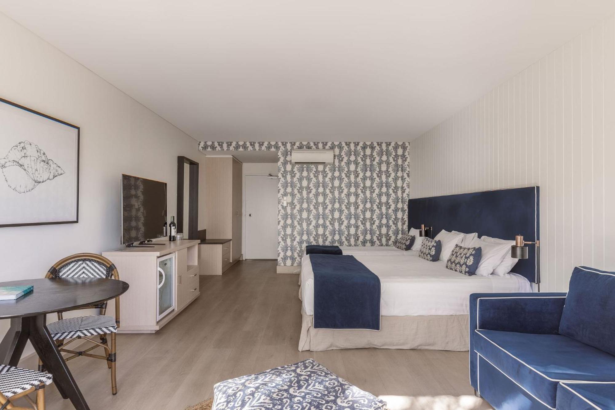 Waves Hotel 4*