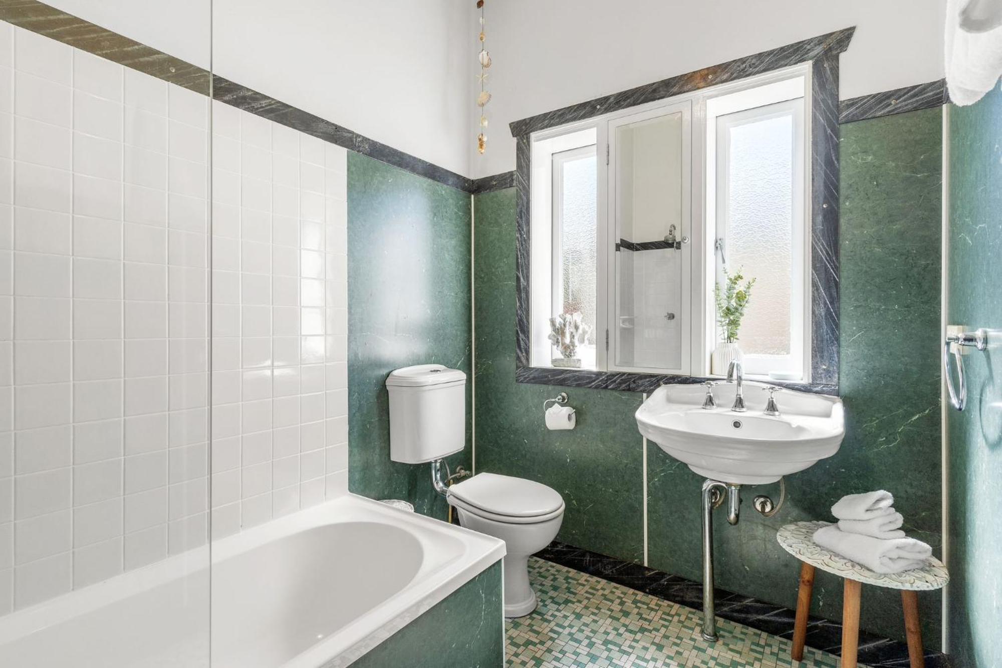 21 Carlyle Street -