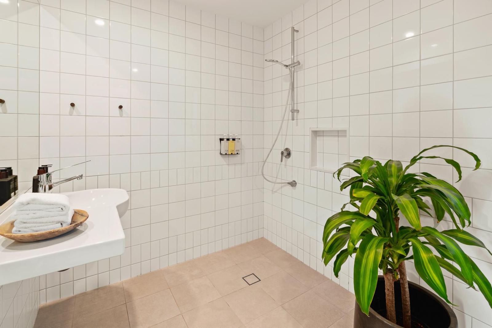 Dolphins Motor Hotel 4*