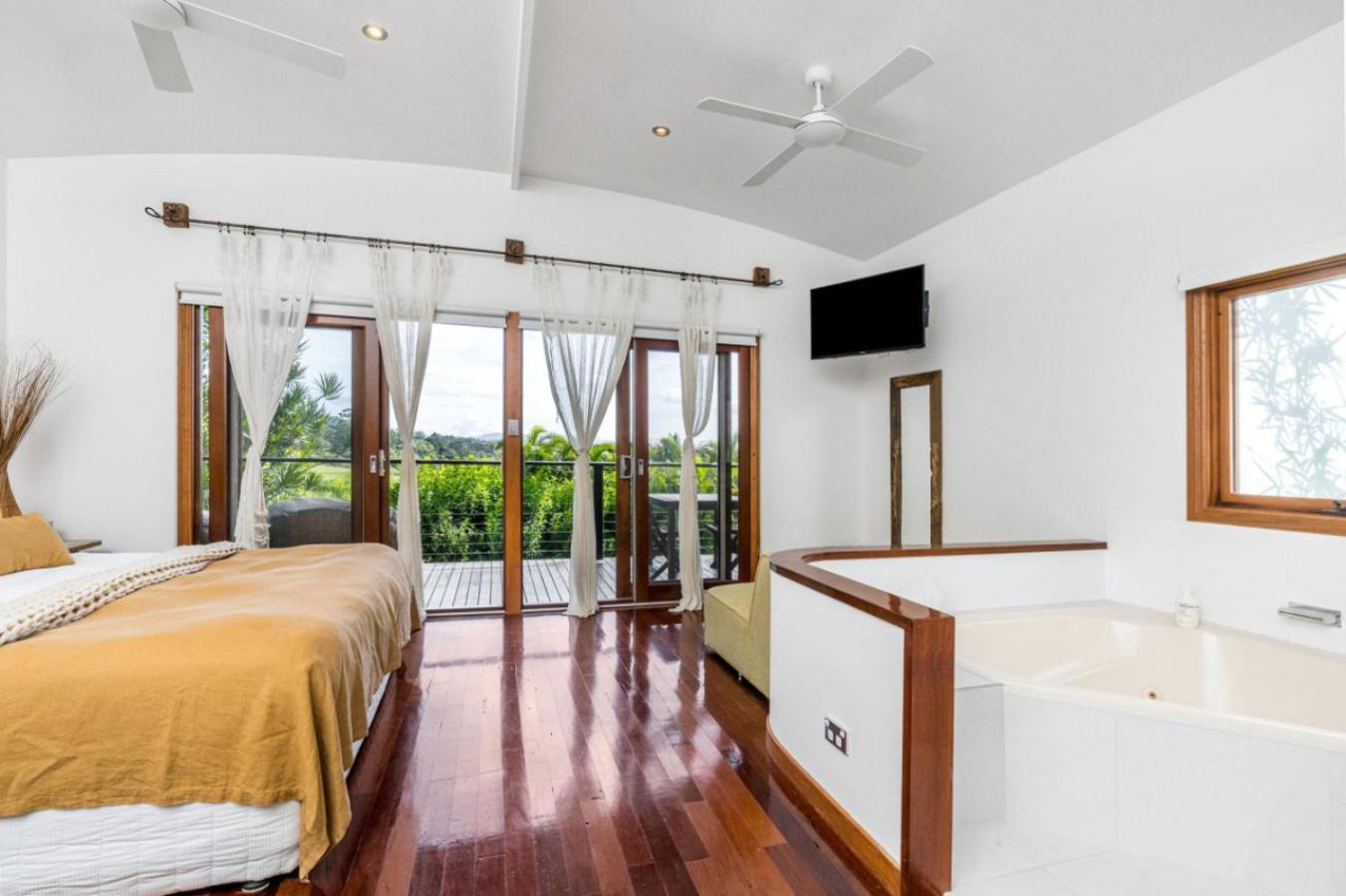 Cape Byron 7 Romantic Serenity With Views Villa