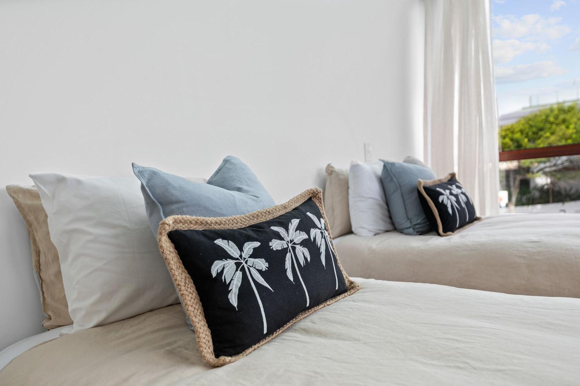 Luxury On The Bay 2 Apartment *