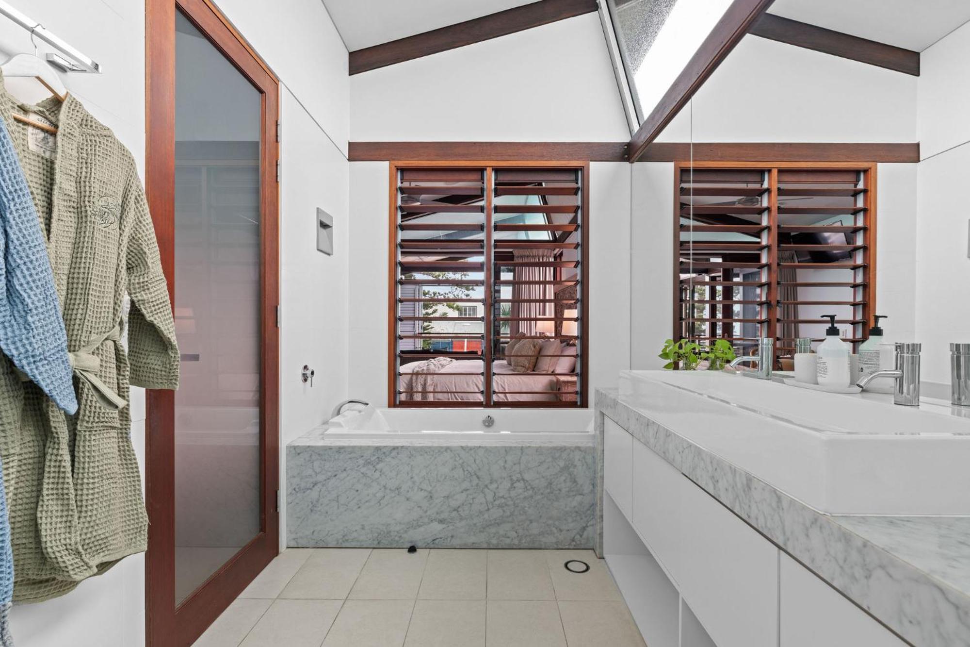 Luxury On The Bay - 2 X 3 Bedroom Byron Bay