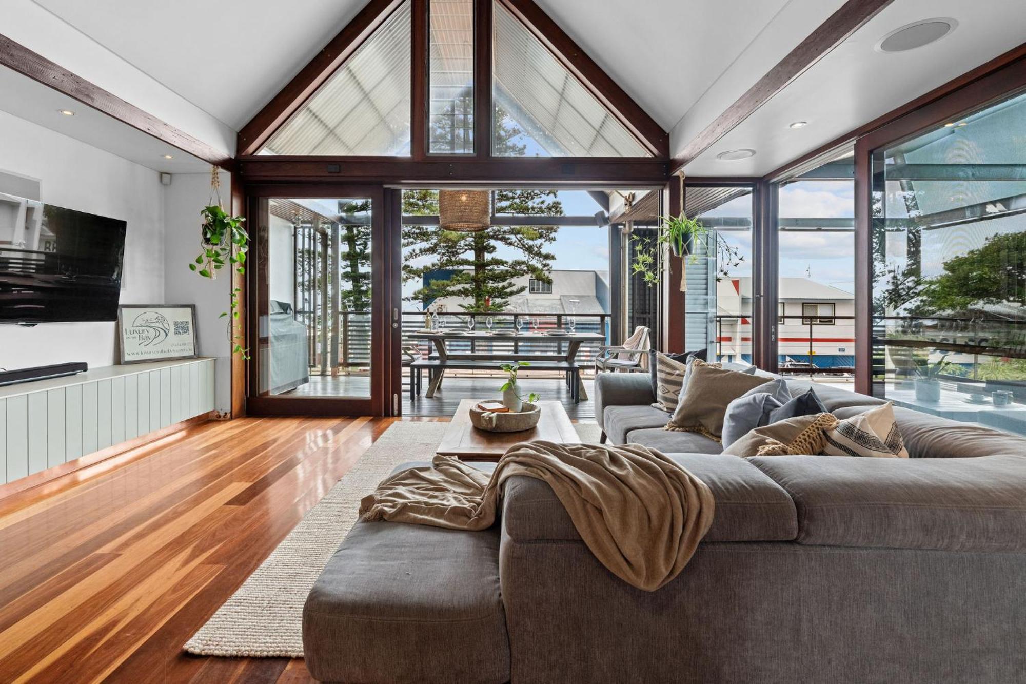 Luxury On The Bay - 2 X 3 Bedroom