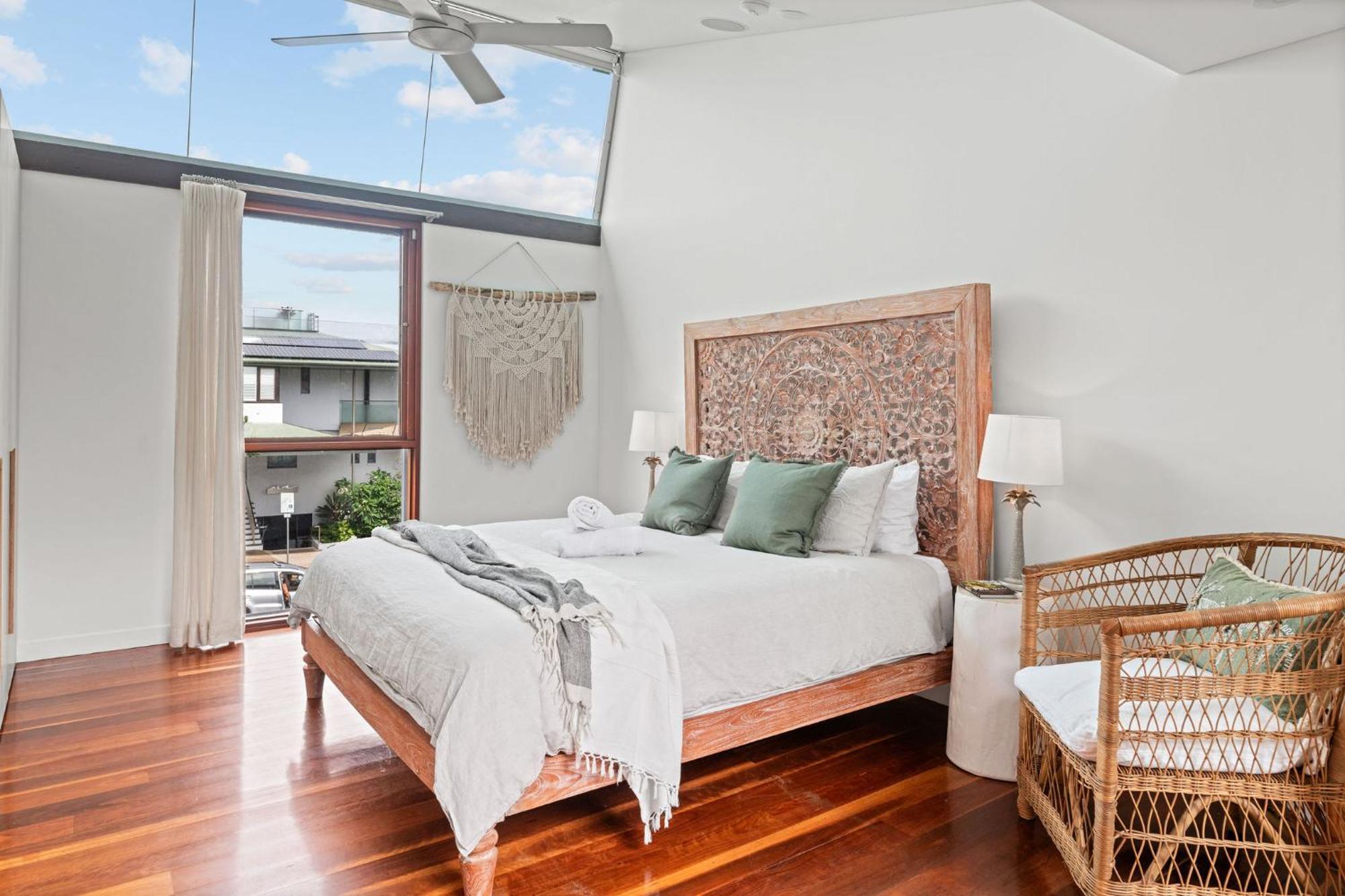 Luxury On The Bay - 2 X 3 Bedroom Apartment