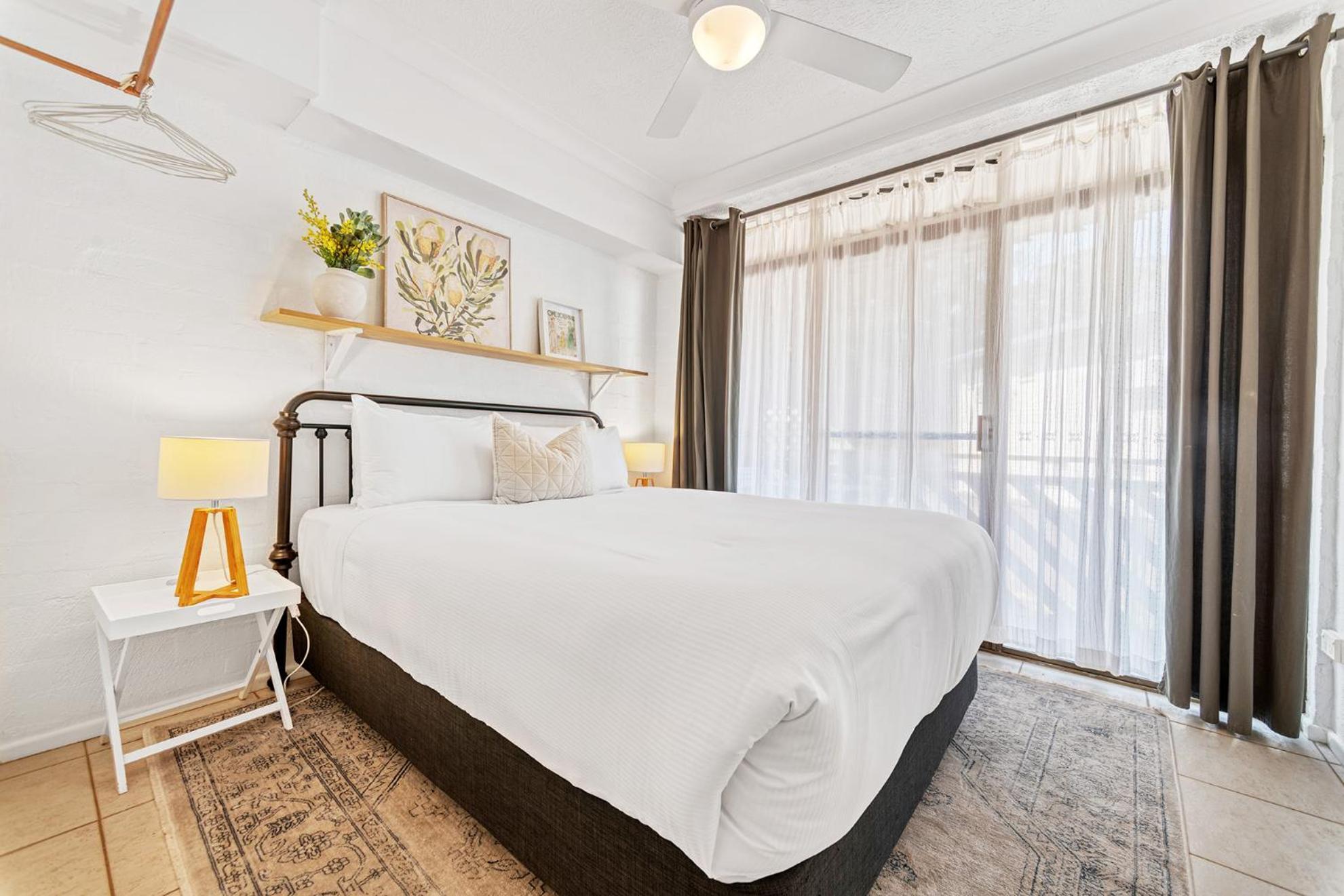 Fuller Holidays - Get Sandy - Beachside Byron Apartment *