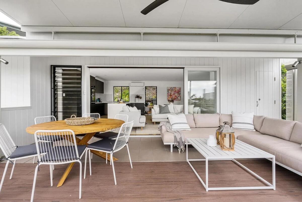 - 14 Palm Valley Drive *
