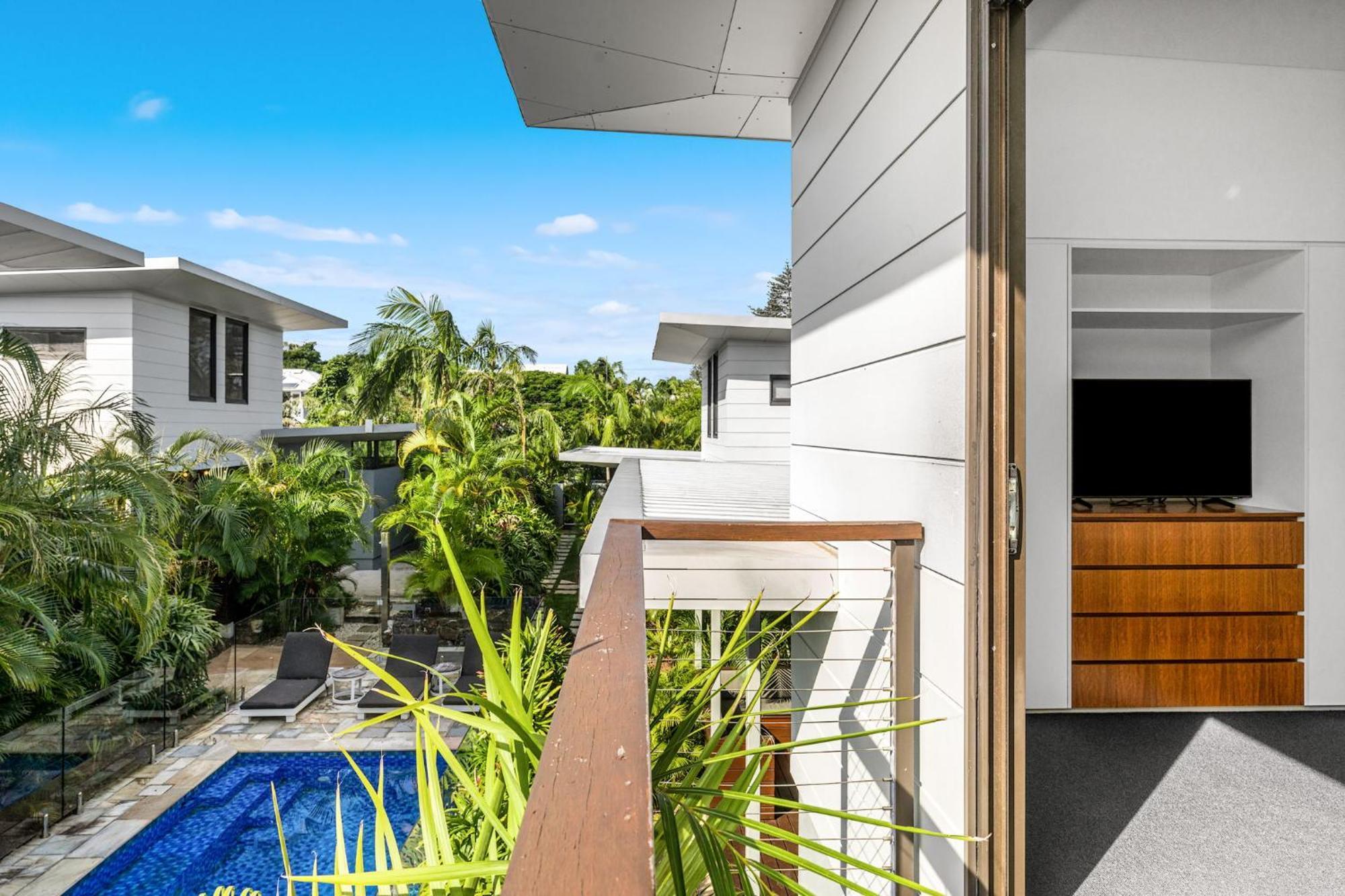 Byron Lux * Byron Bay