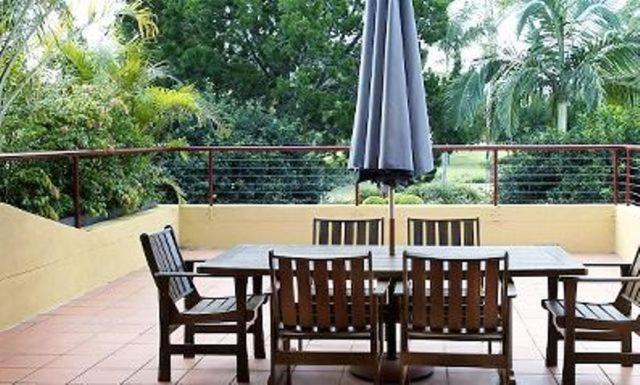 Aparthotel Byron Links