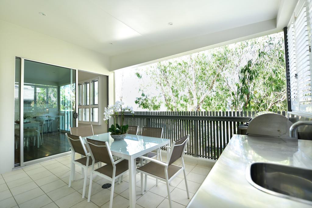 East On Byron 4*