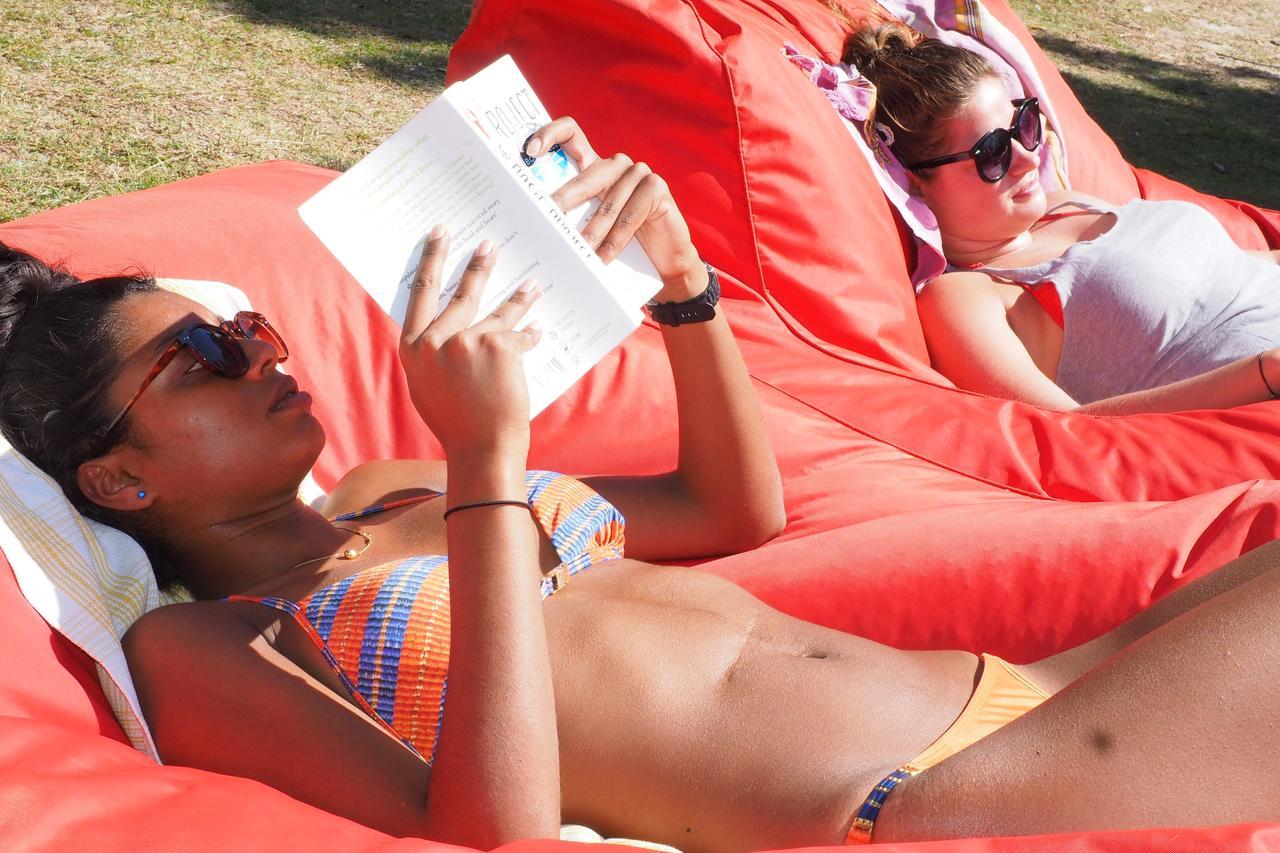 Backpackers On The Byron Bay