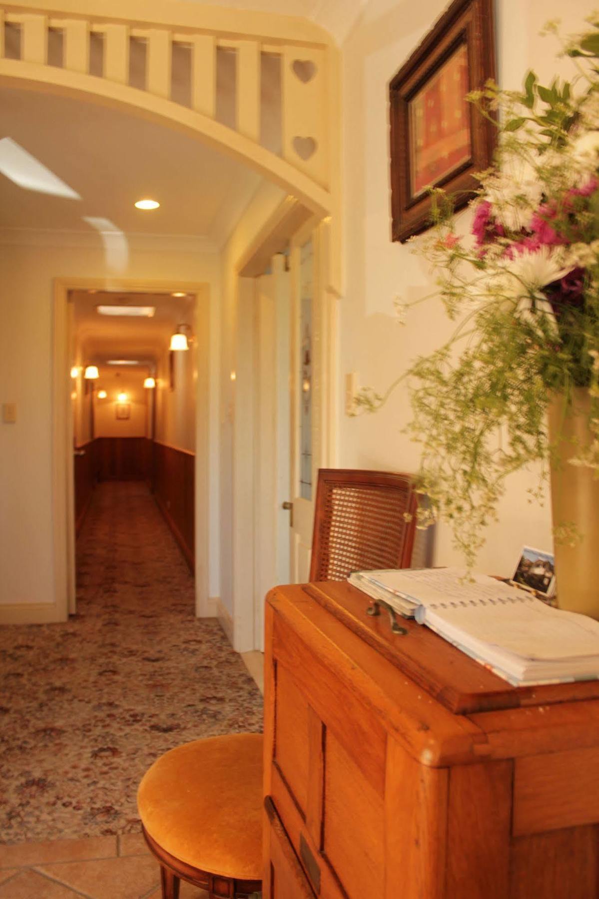 Guest house Ruskin House 4*