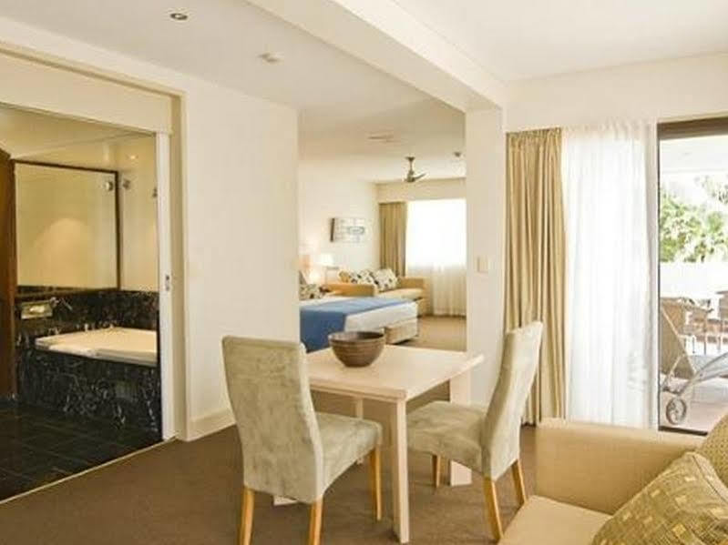 Waves Hotel Byron Bay
