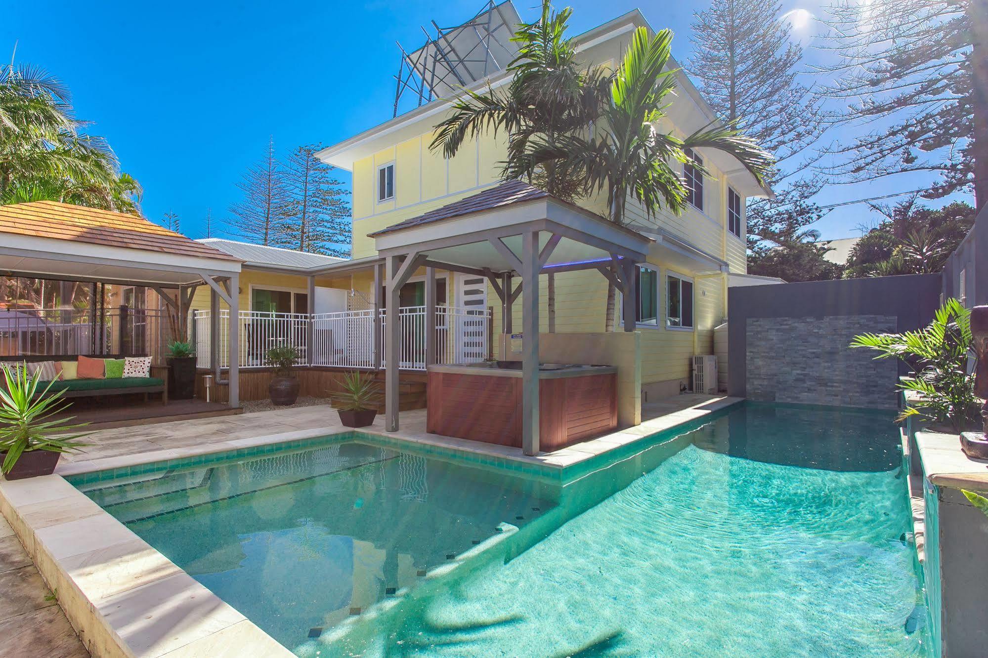 Aaron's @ Byron Byron Bay