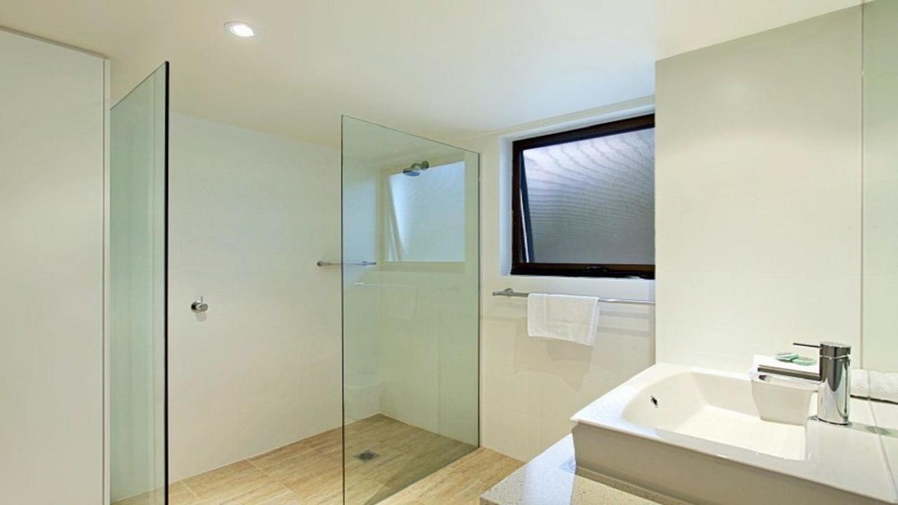 1/56 Lawson Street@clarkes *