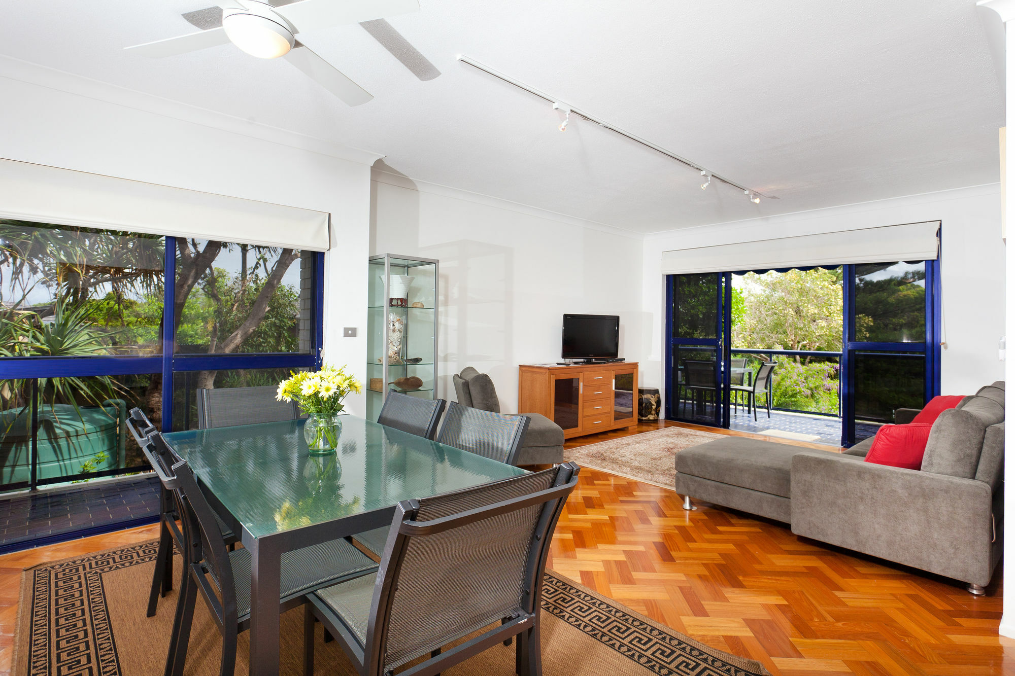 Cape Apartment *