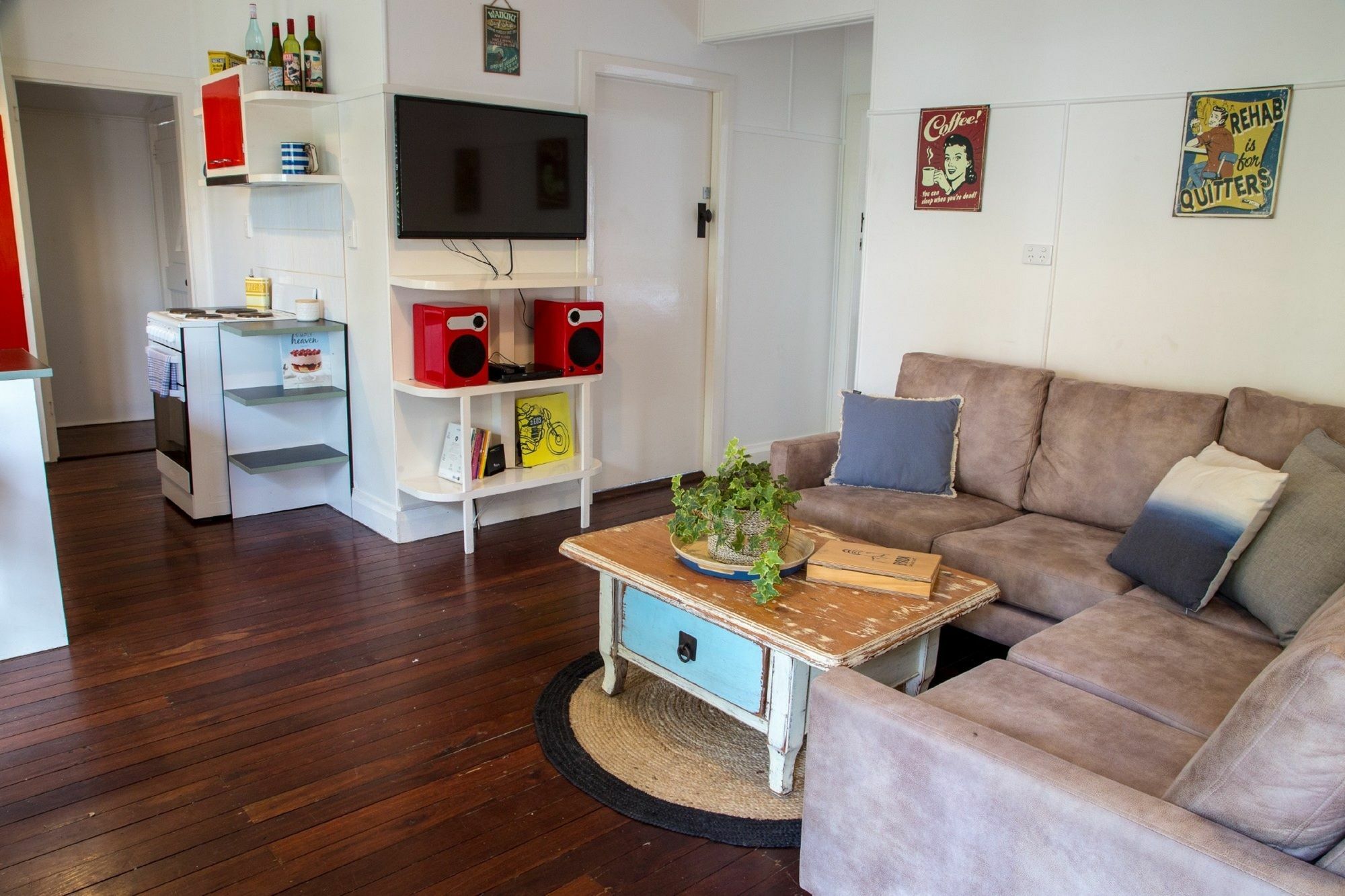A Perfect - Frankie's House * Byron Bay